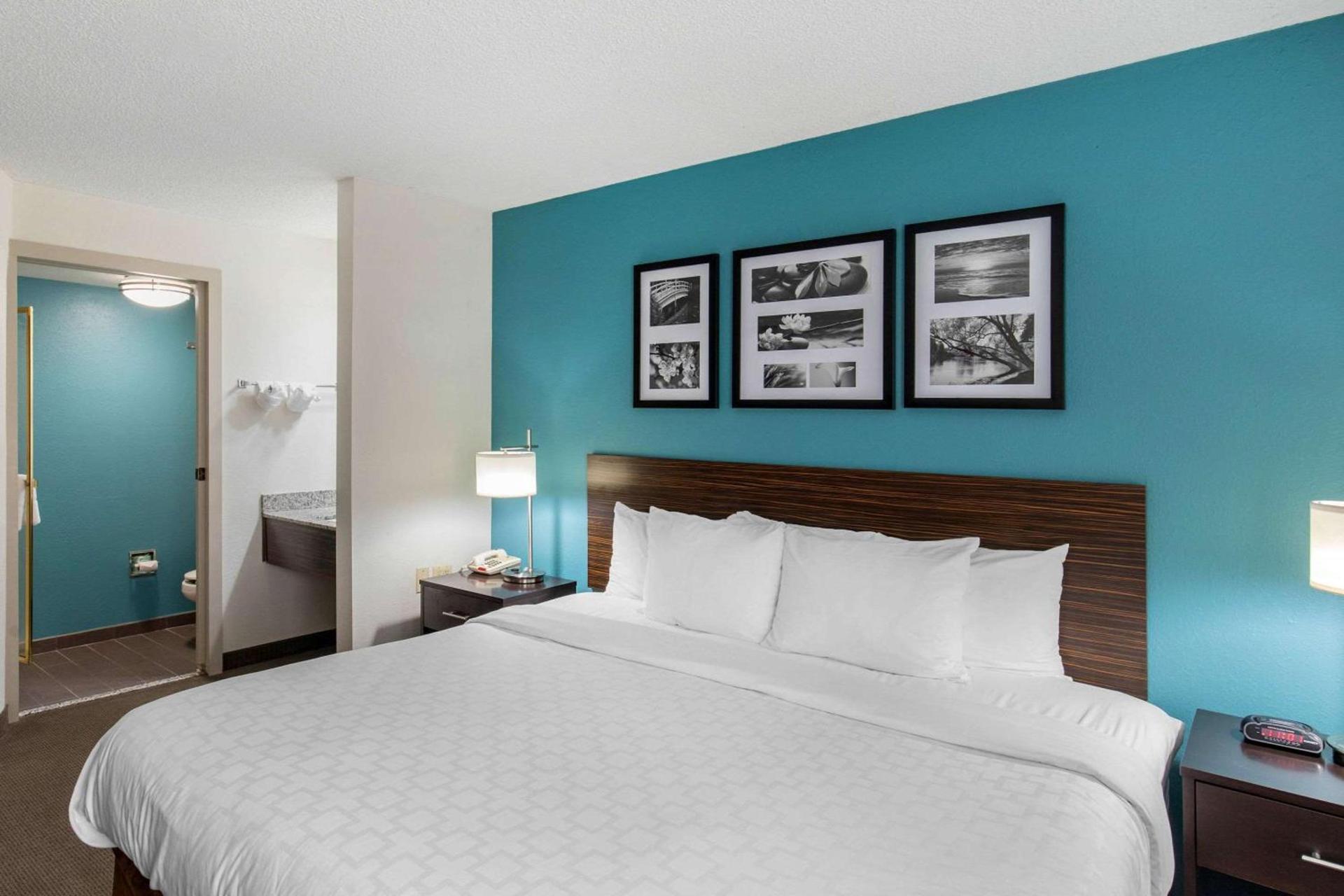 Clarion Inn & Suites DFW North photo 21
