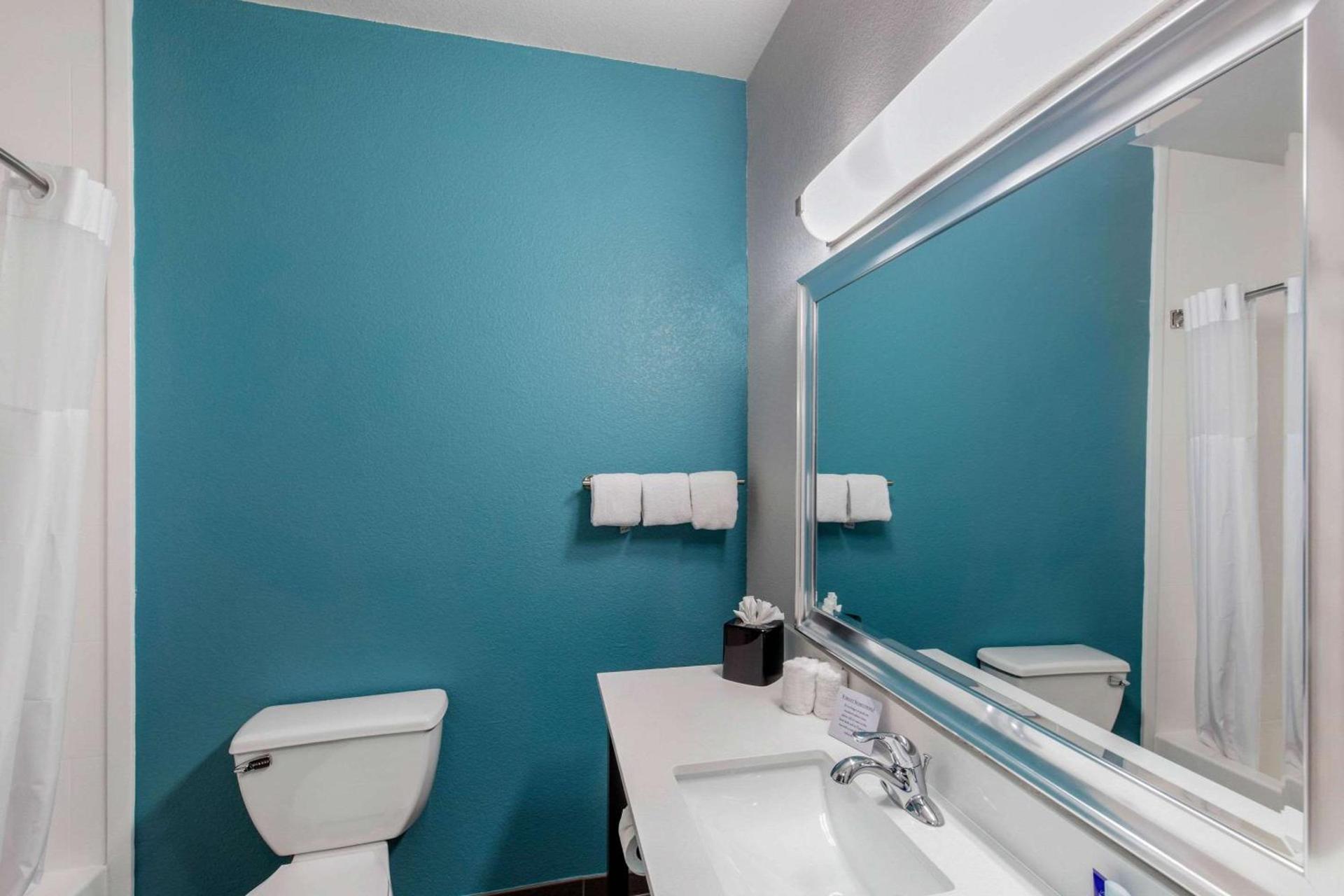 Clarion Inn & Suites DFW North photo 34
