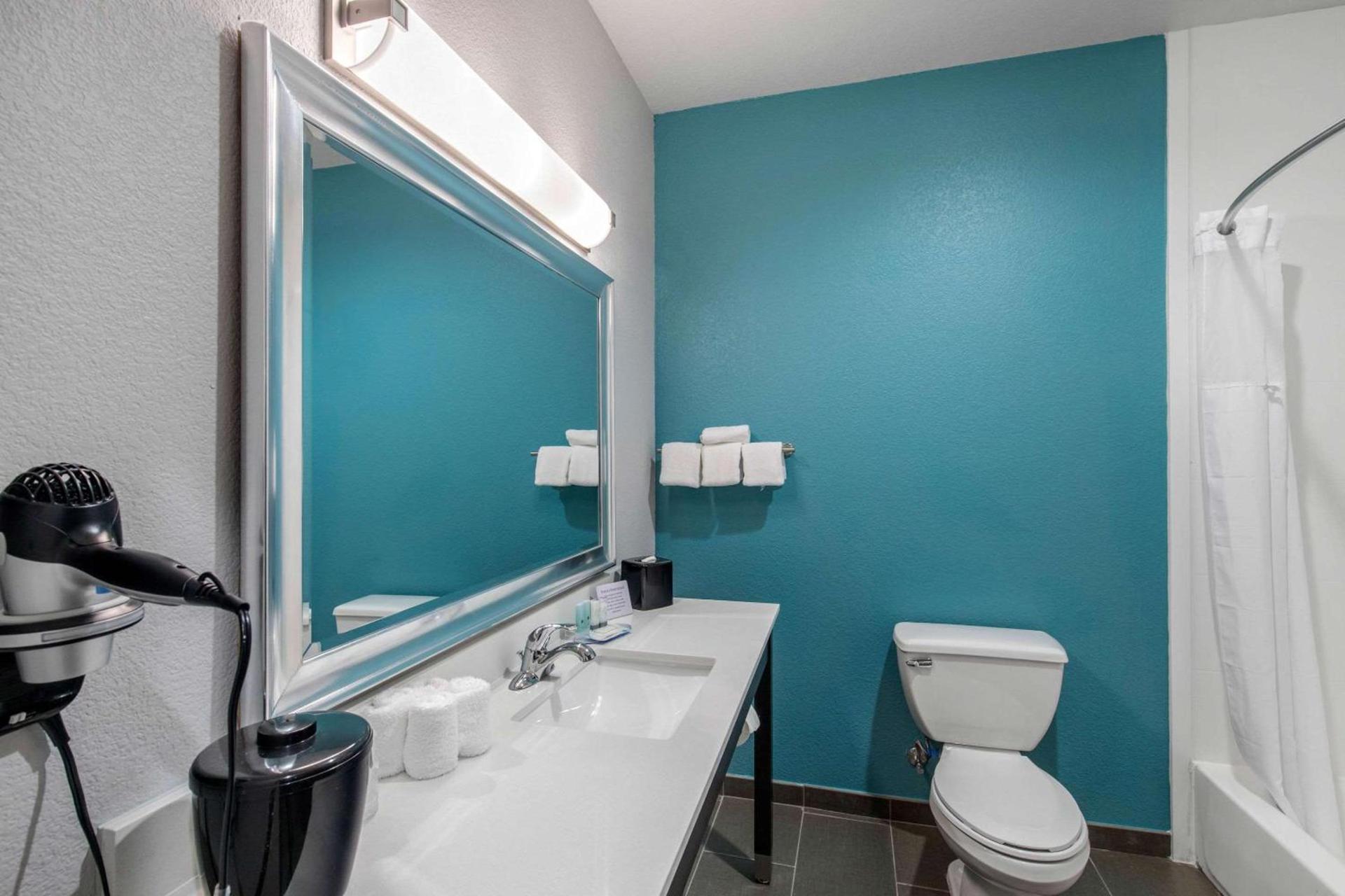 Clarion Inn & Suites DFW North photo 35