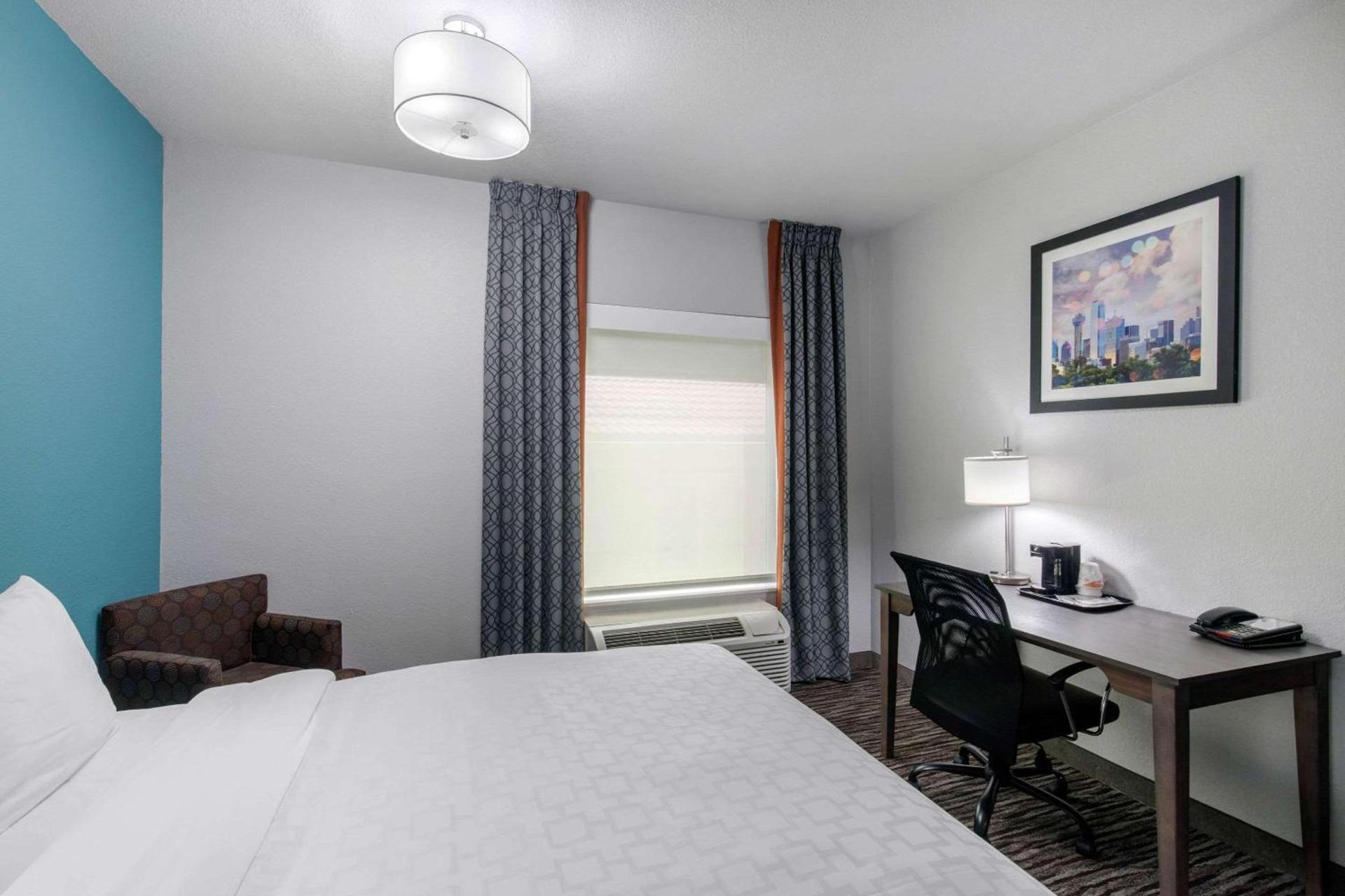 Clarion Inn & Suites DFW North photo 30