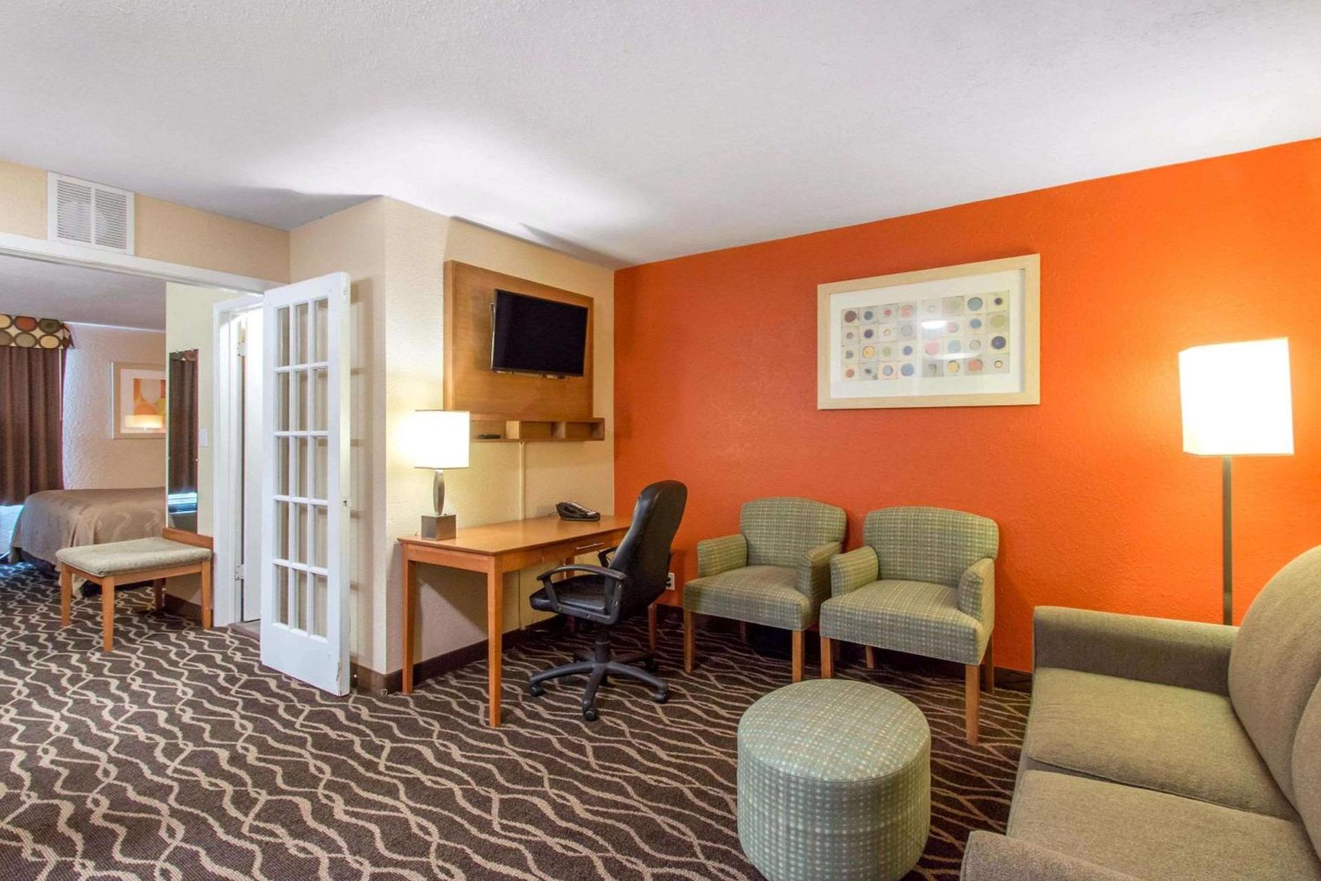 Quality Inn & Suites I-35 near Frost Bank Center photo 19