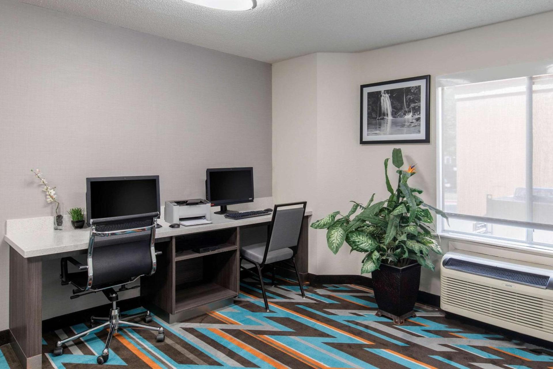 Clarion Inn & Suites DFW North photo 37