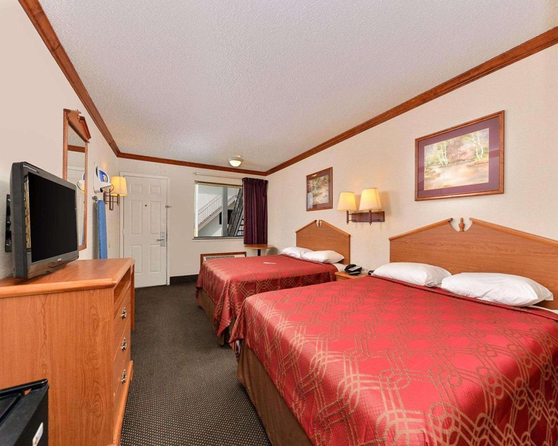 Econo Lodge photo 4