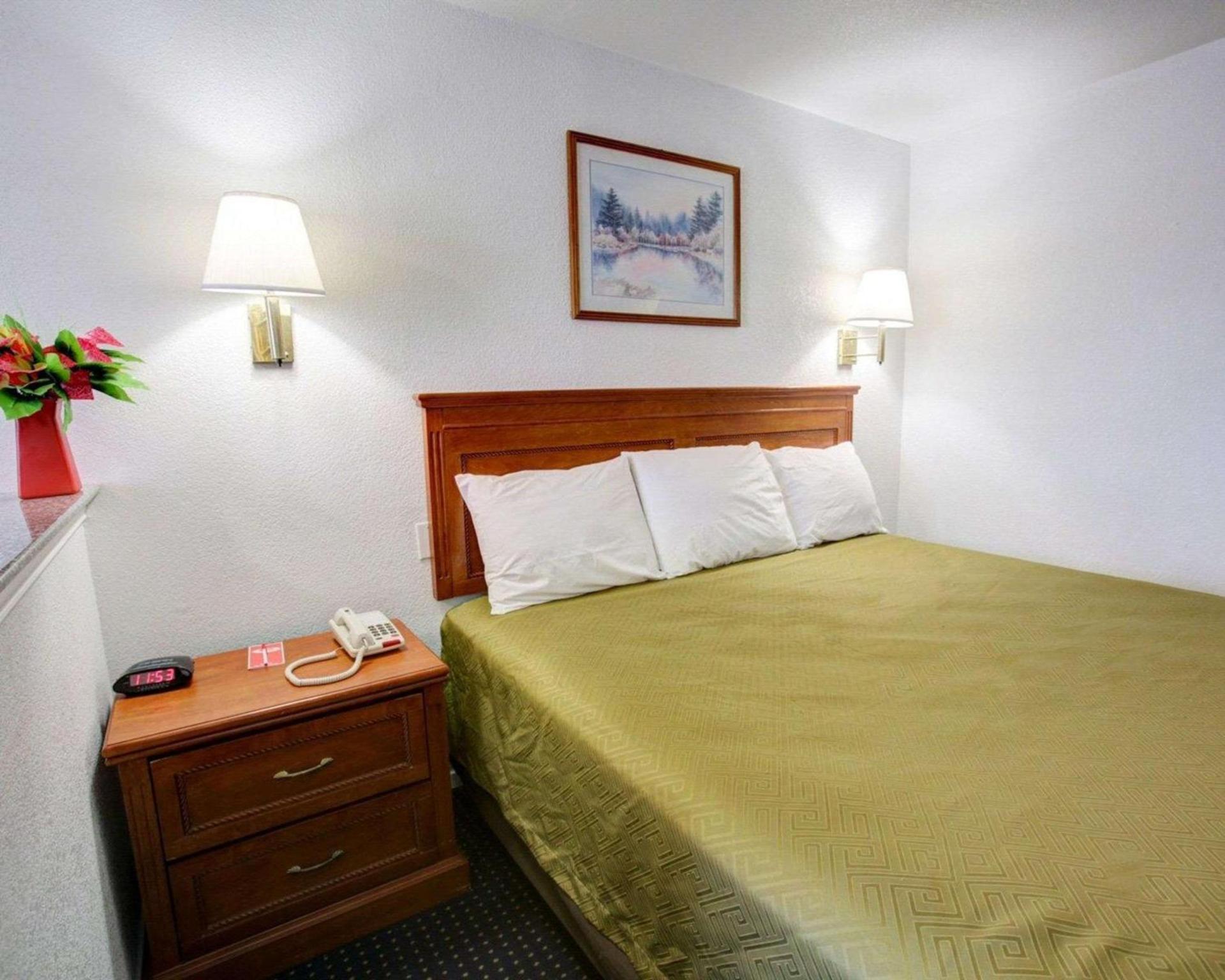 Econo Lodge Temple photo 28