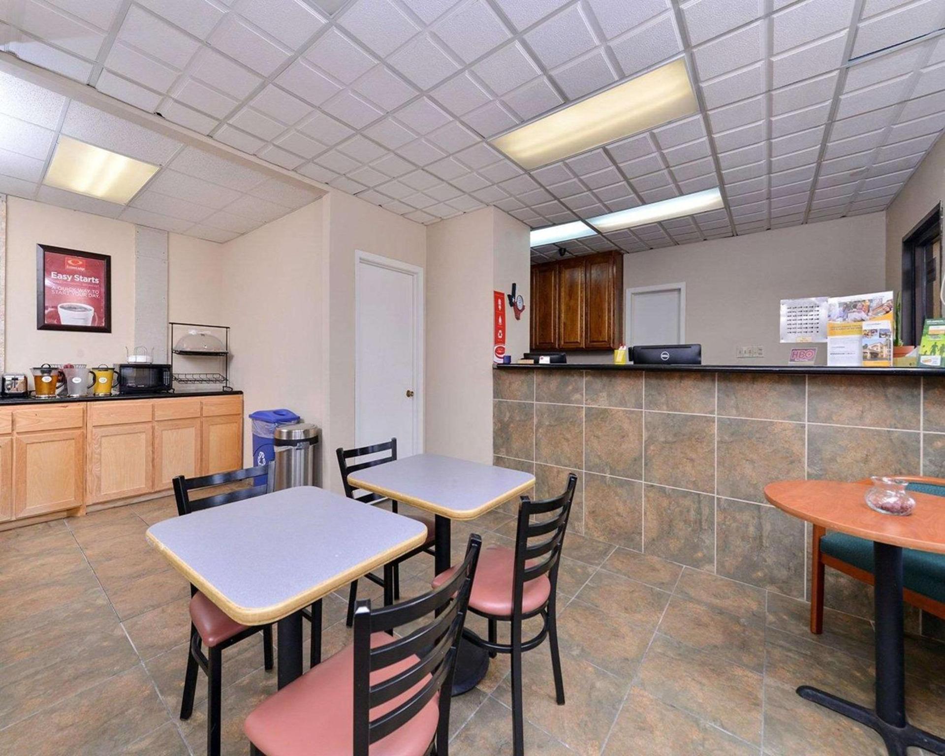 Econo Lodge photo 2