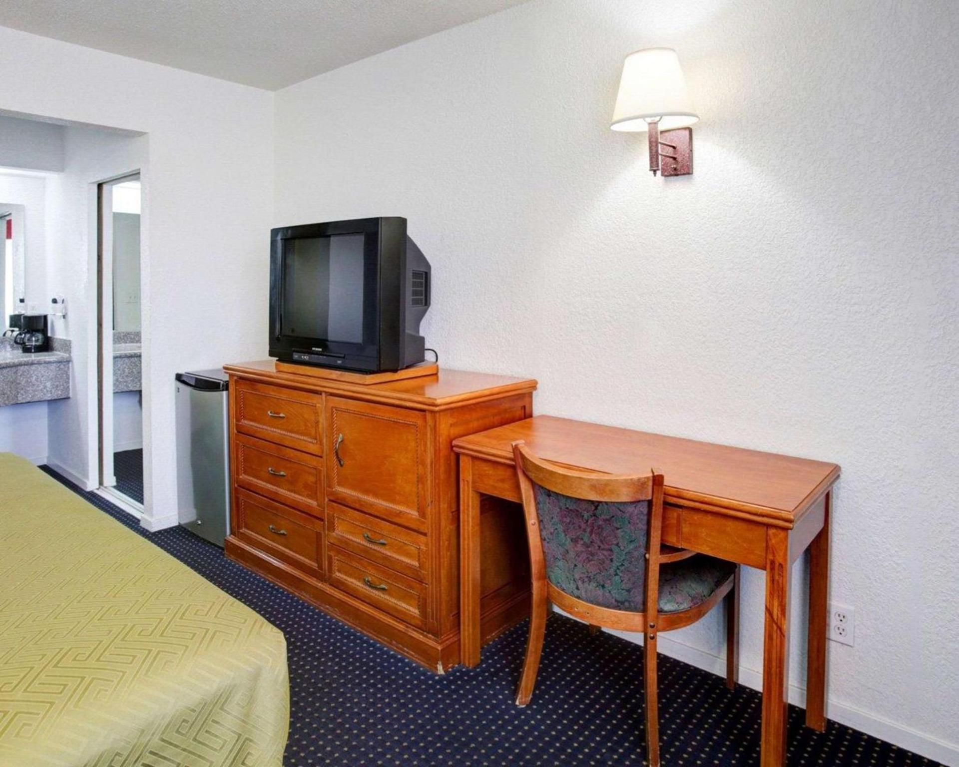 Econo Lodge Temple photo 21
