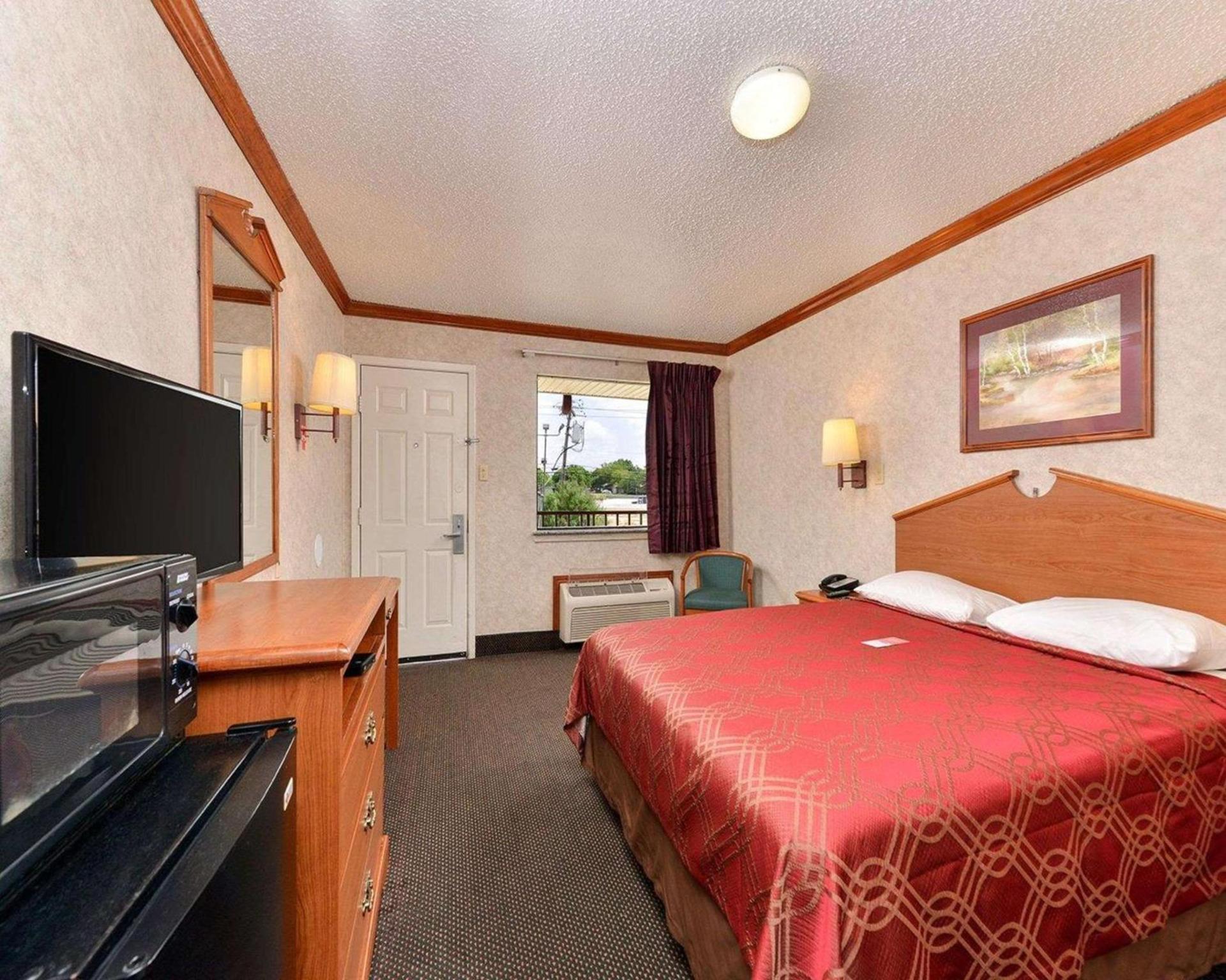 Econo Lodge photo 5