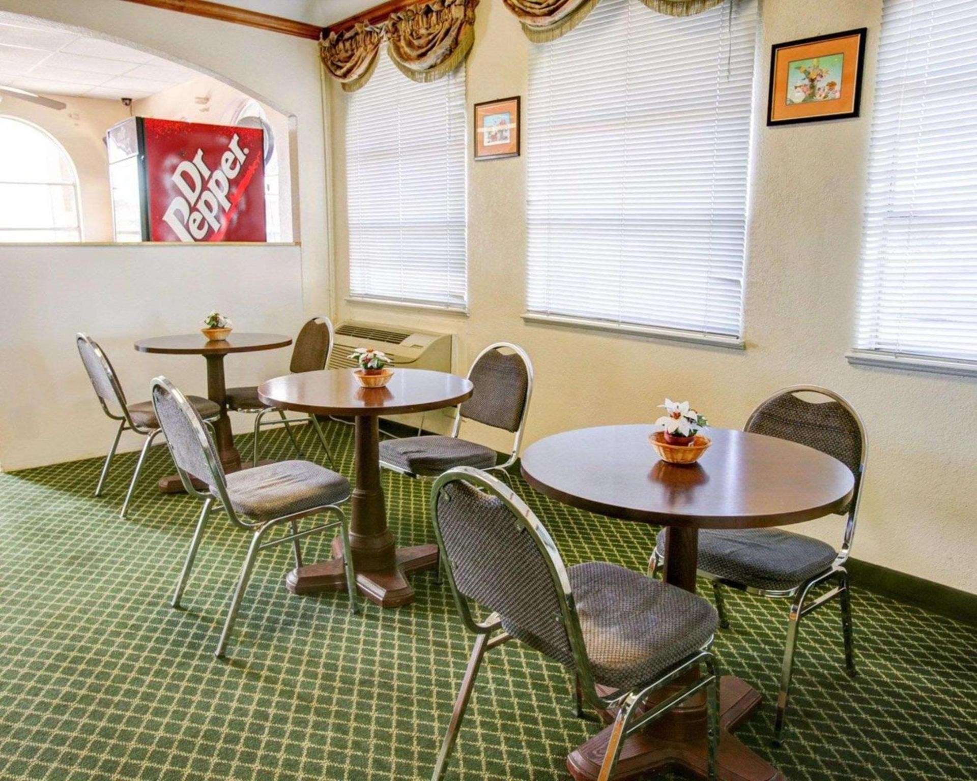 Econo Lodge Temple photo 16