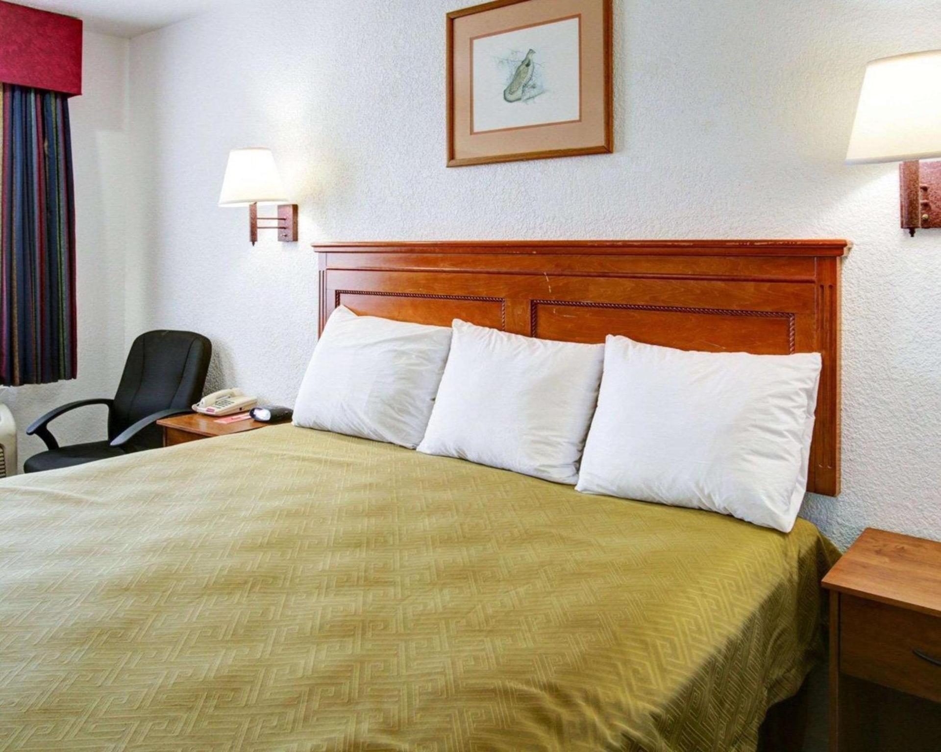 Econo Lodge Temple photo 14