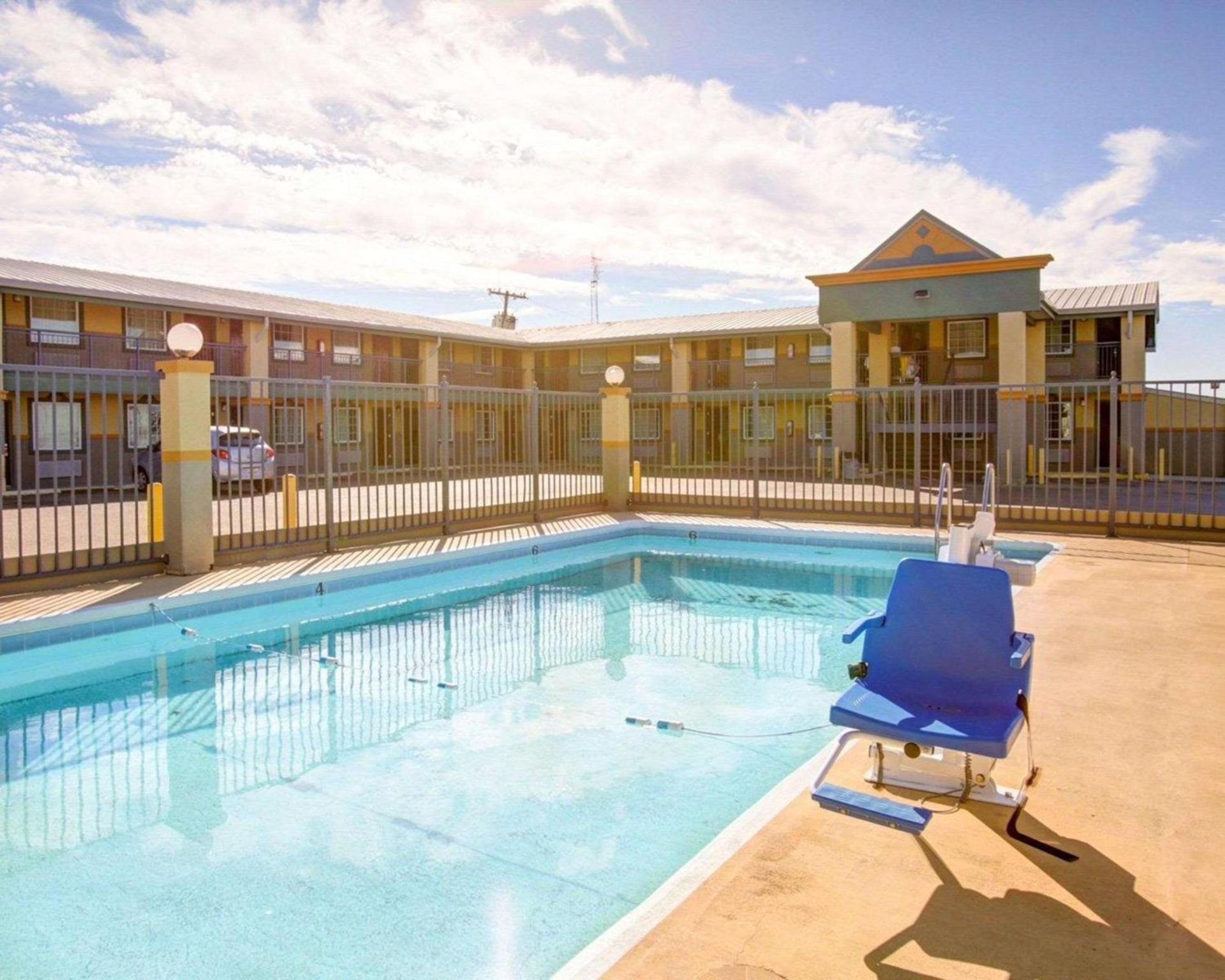 Econo Lodge Temple photo 2