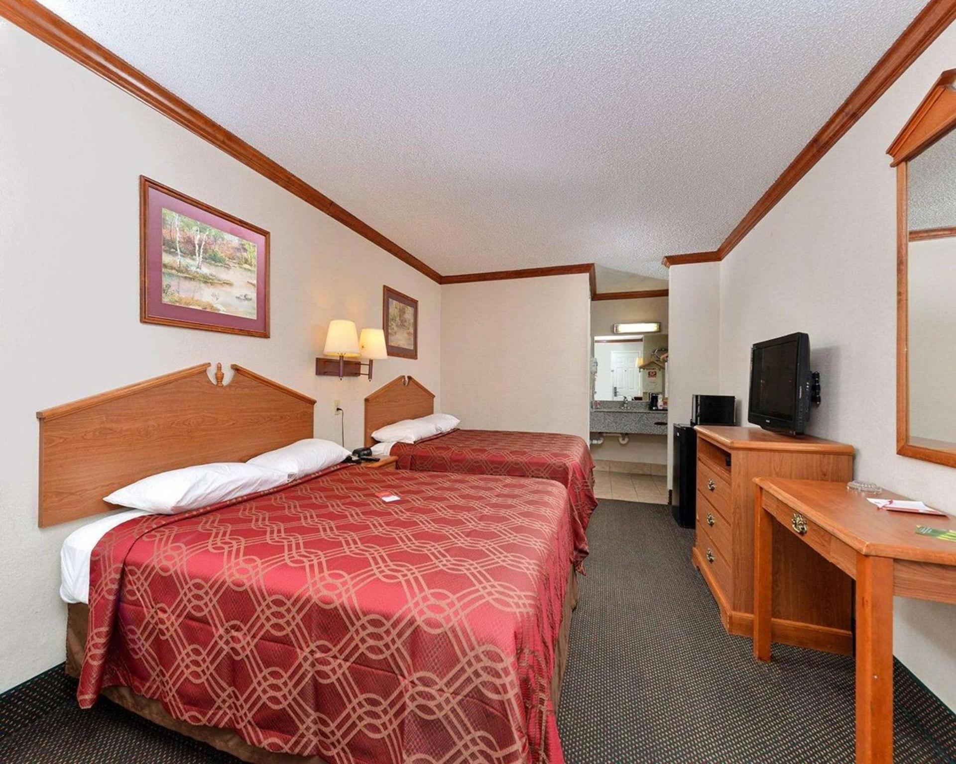 Econo Lodge photo 7