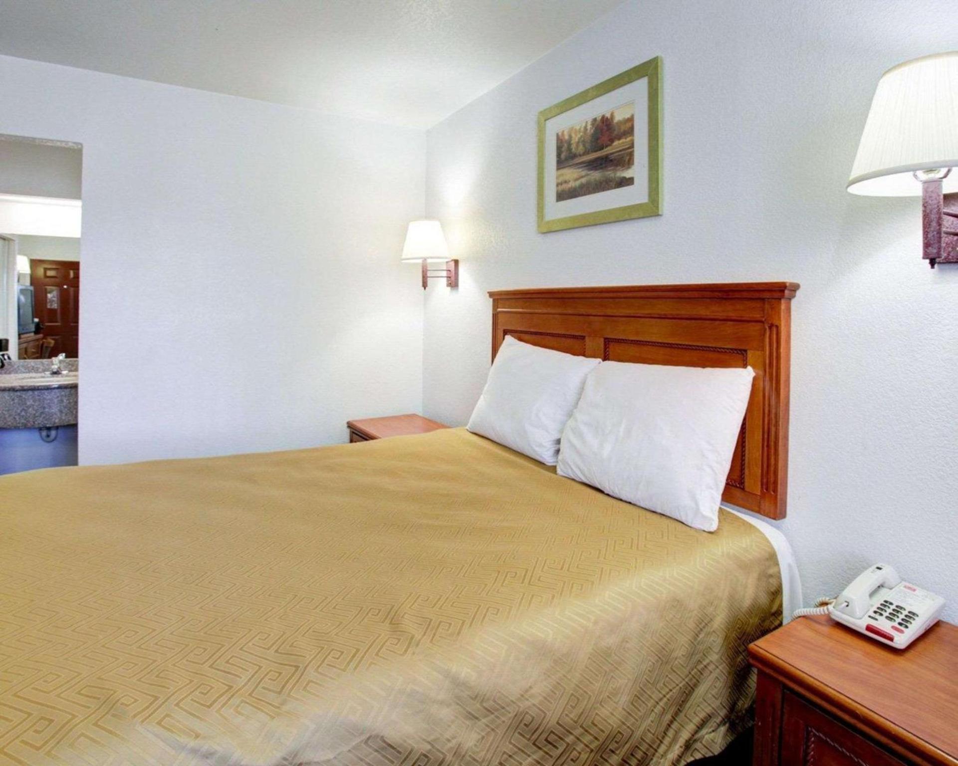 Econo Lodge Temple photo 10
