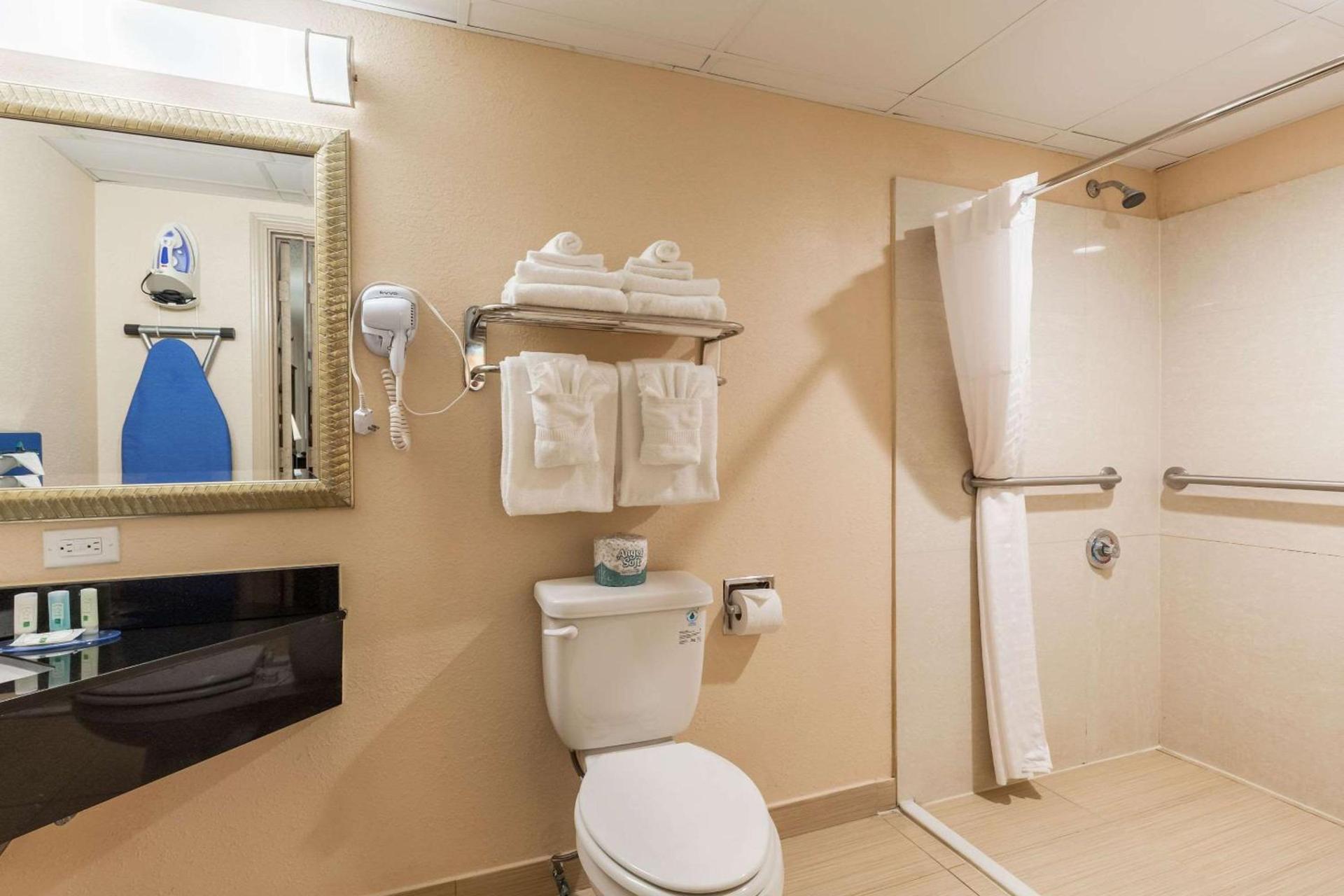Quality Inn Pasadena - Houston East photo 23