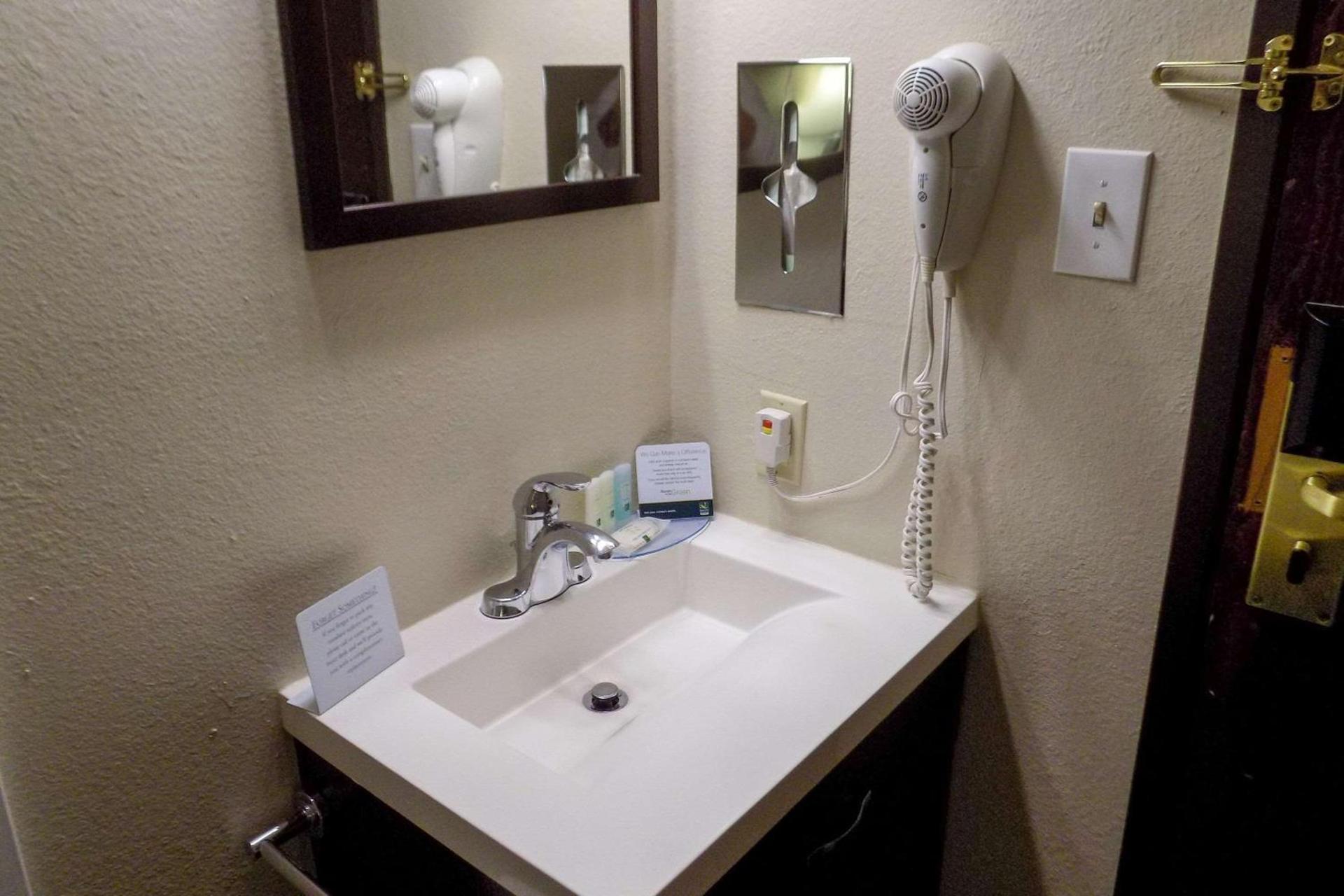 Quality Inn DFW Airport North photo 15