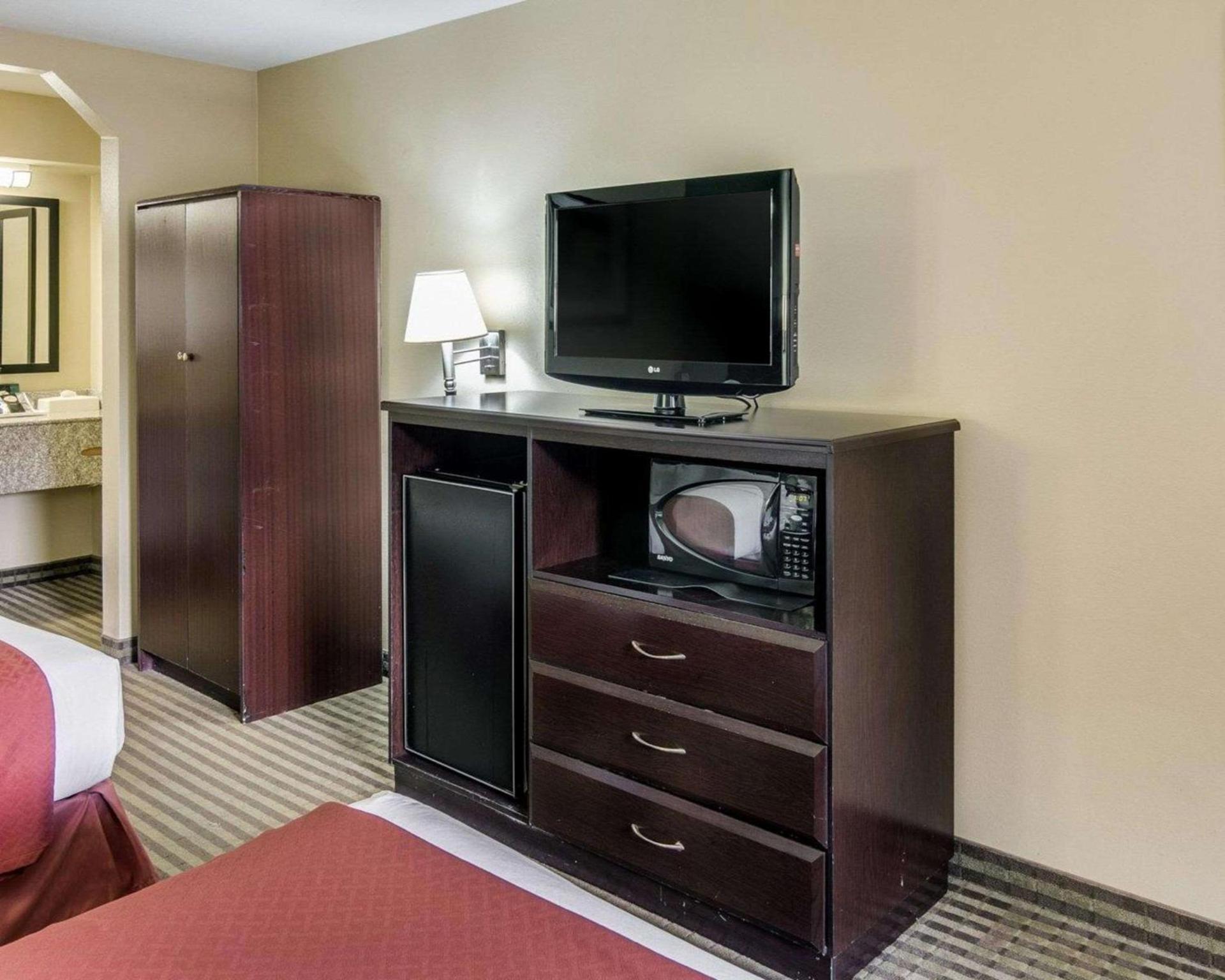 Quality Inn Mt Pleasant photo 25