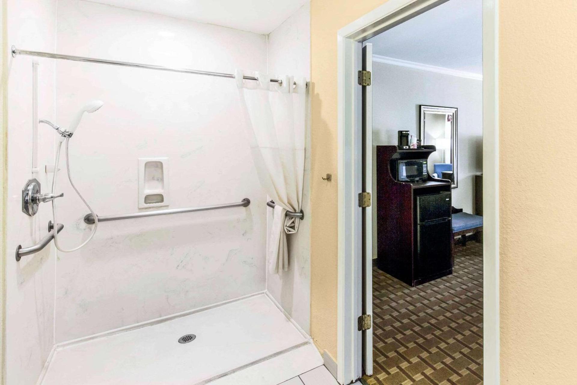 Quality Inn & Suites photo 4