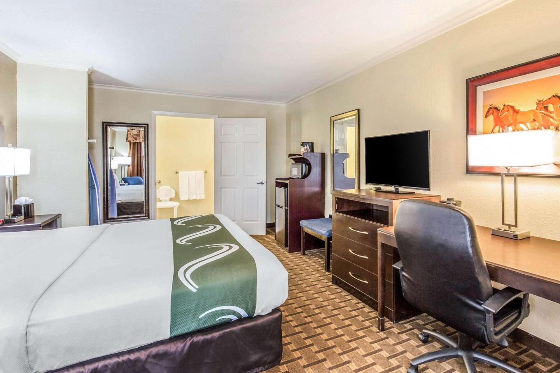 Quality Inn & Suites photo 6