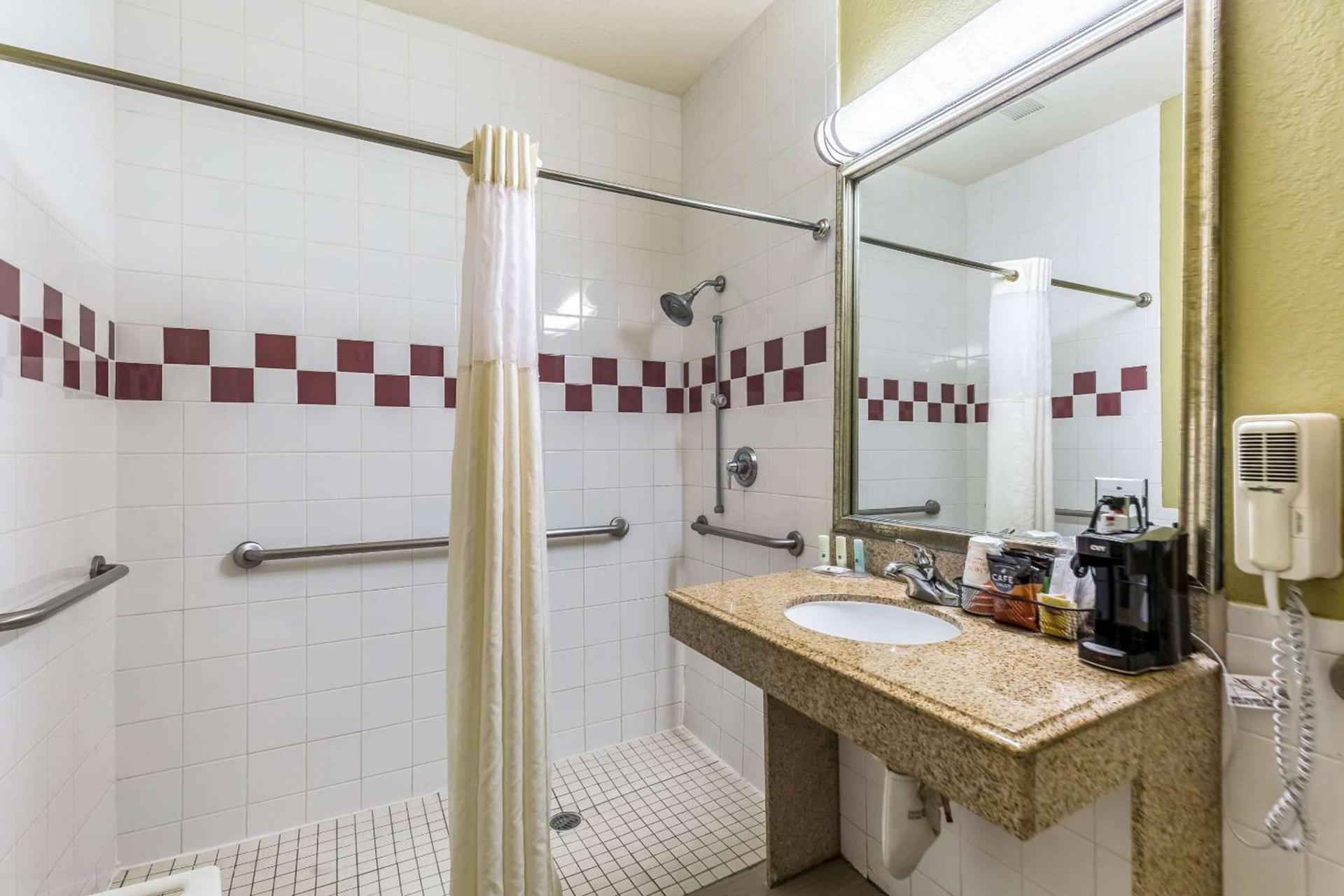 Studio 6 Suites Houston, TX - Spring photo 7