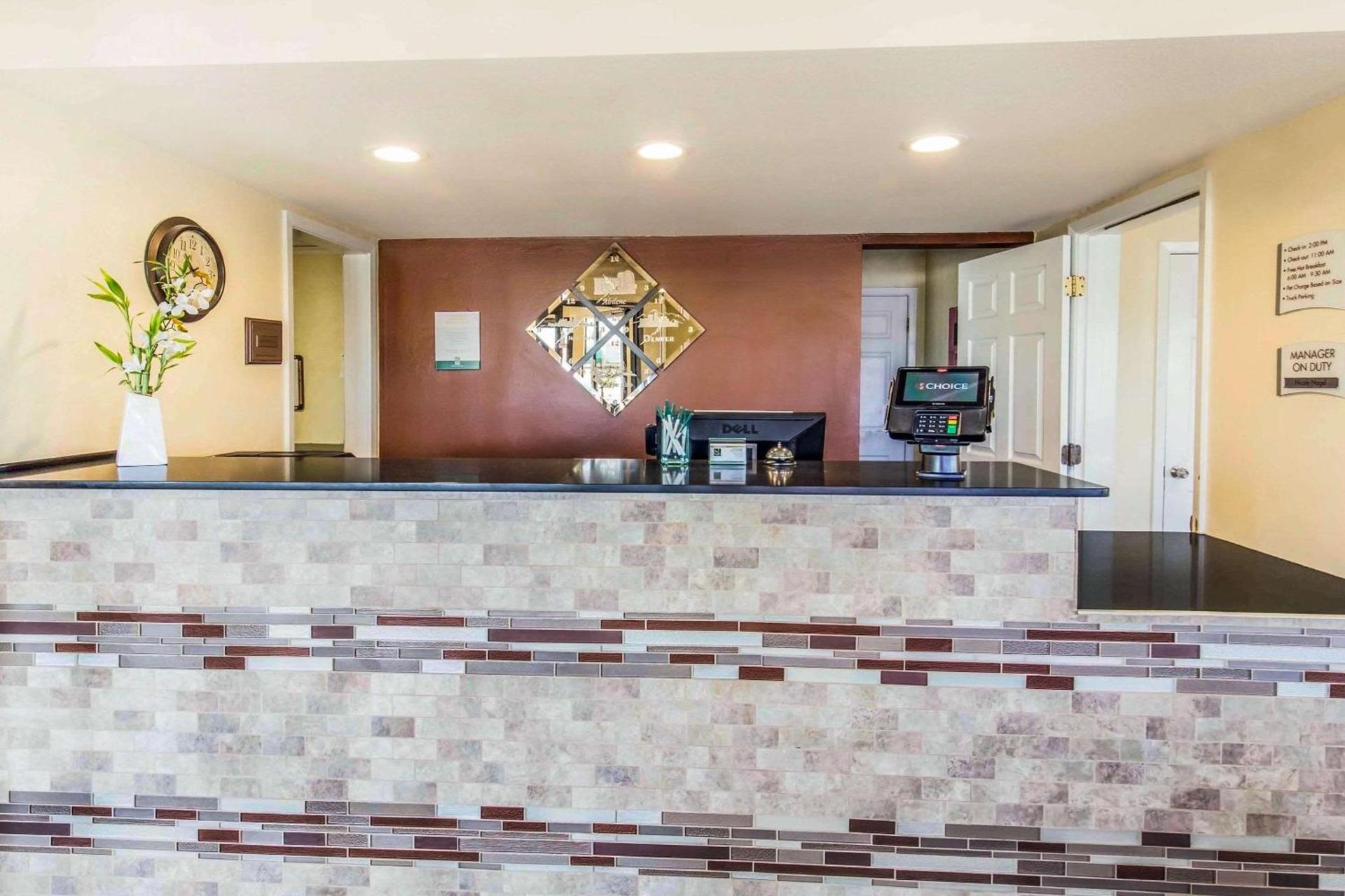 Quality Inn & Suites photo 8