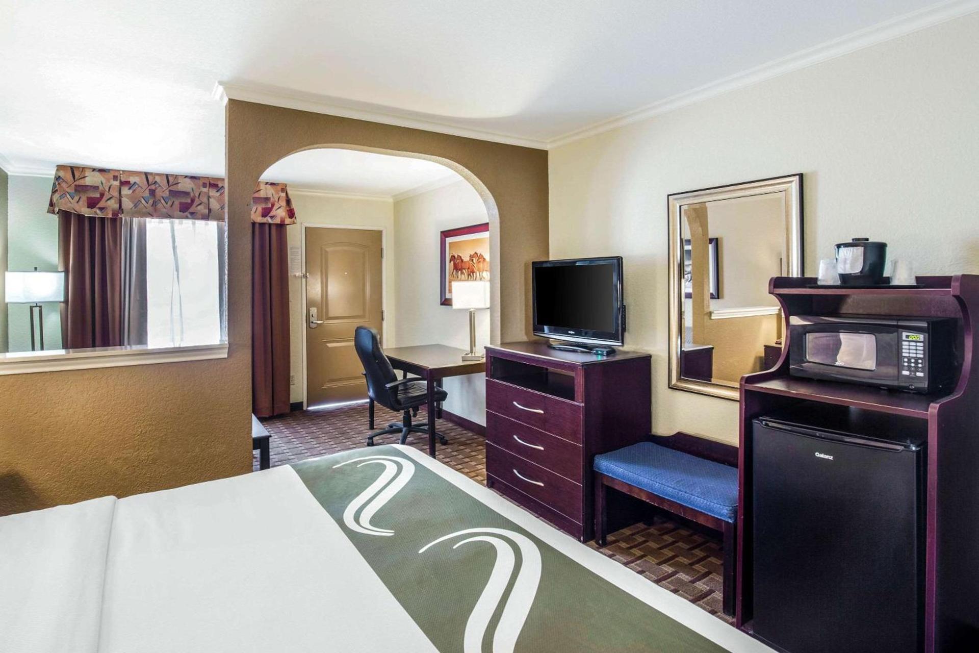 Quality Inn & Suites photo 9