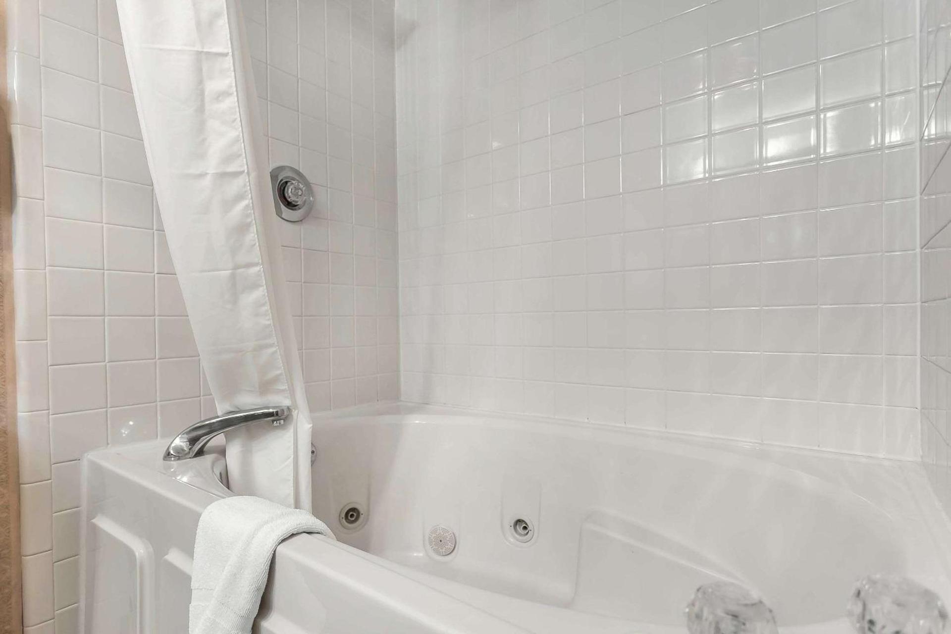 Quality Inn Dumas photo 17