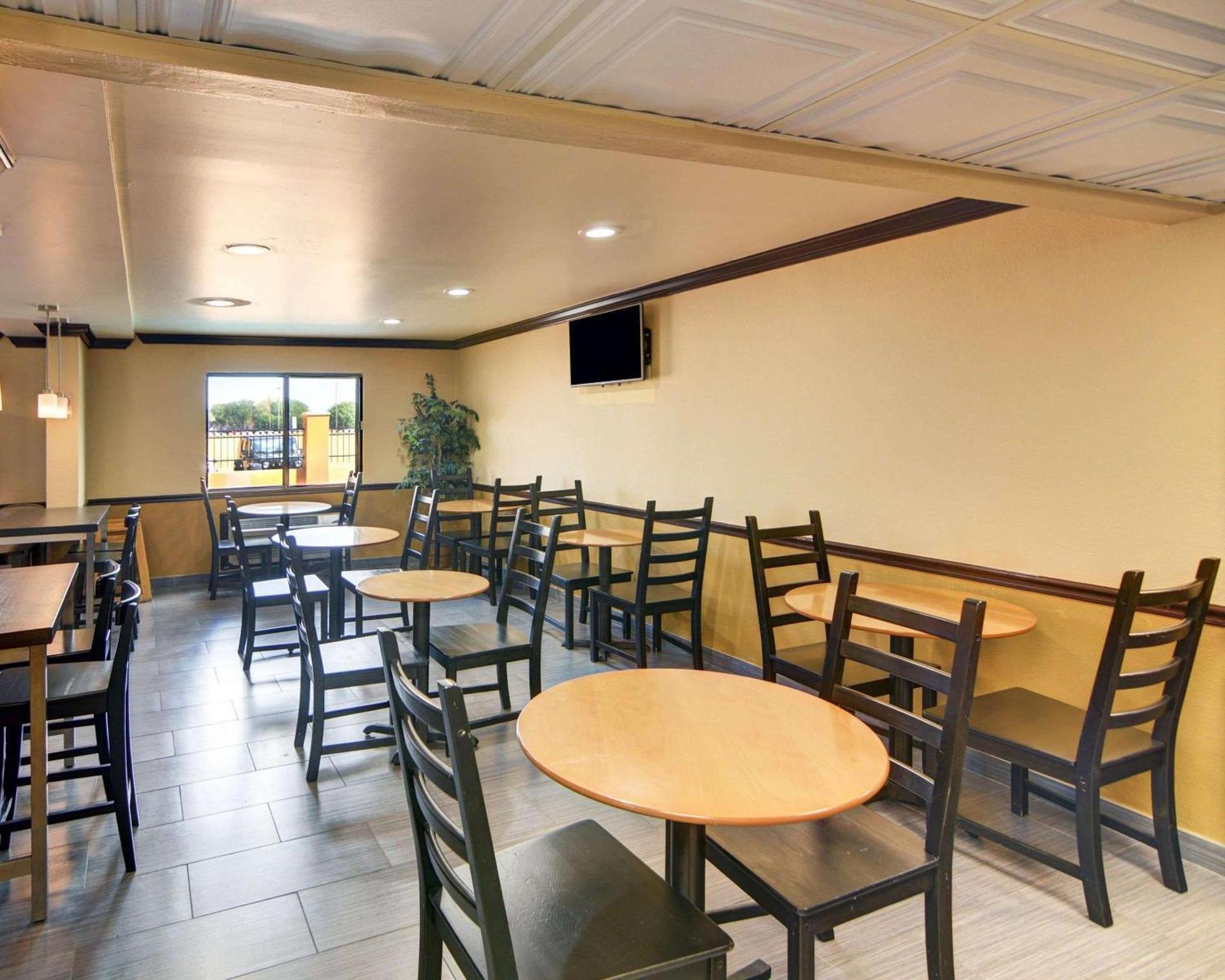 Quality Inn DFW Airport North photo 27
