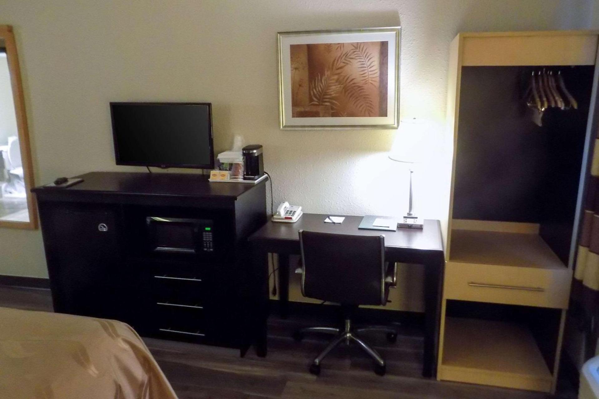 Quality Inn DFW Airport North photo 12