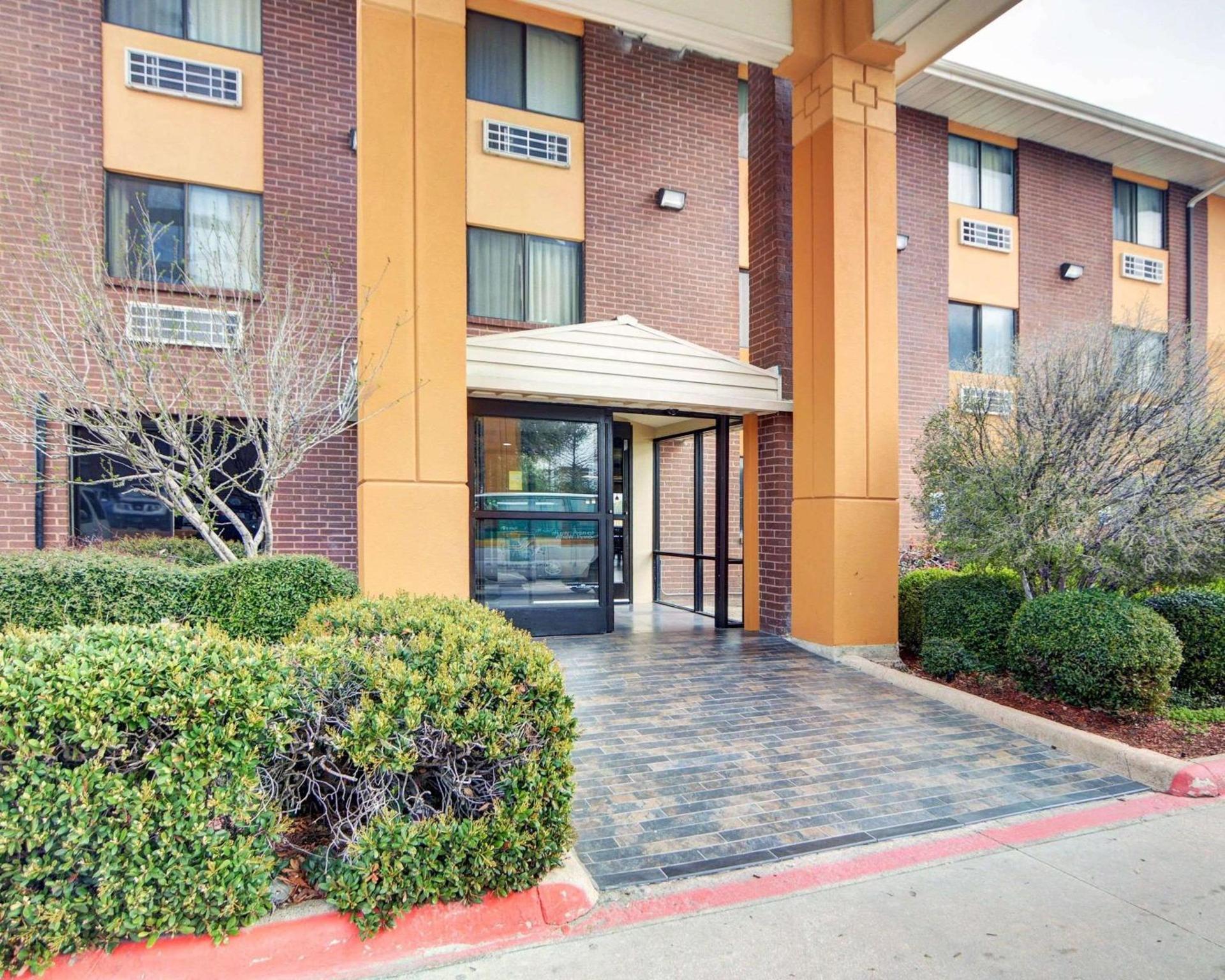 Quality Inn DFW Airport North photo 4