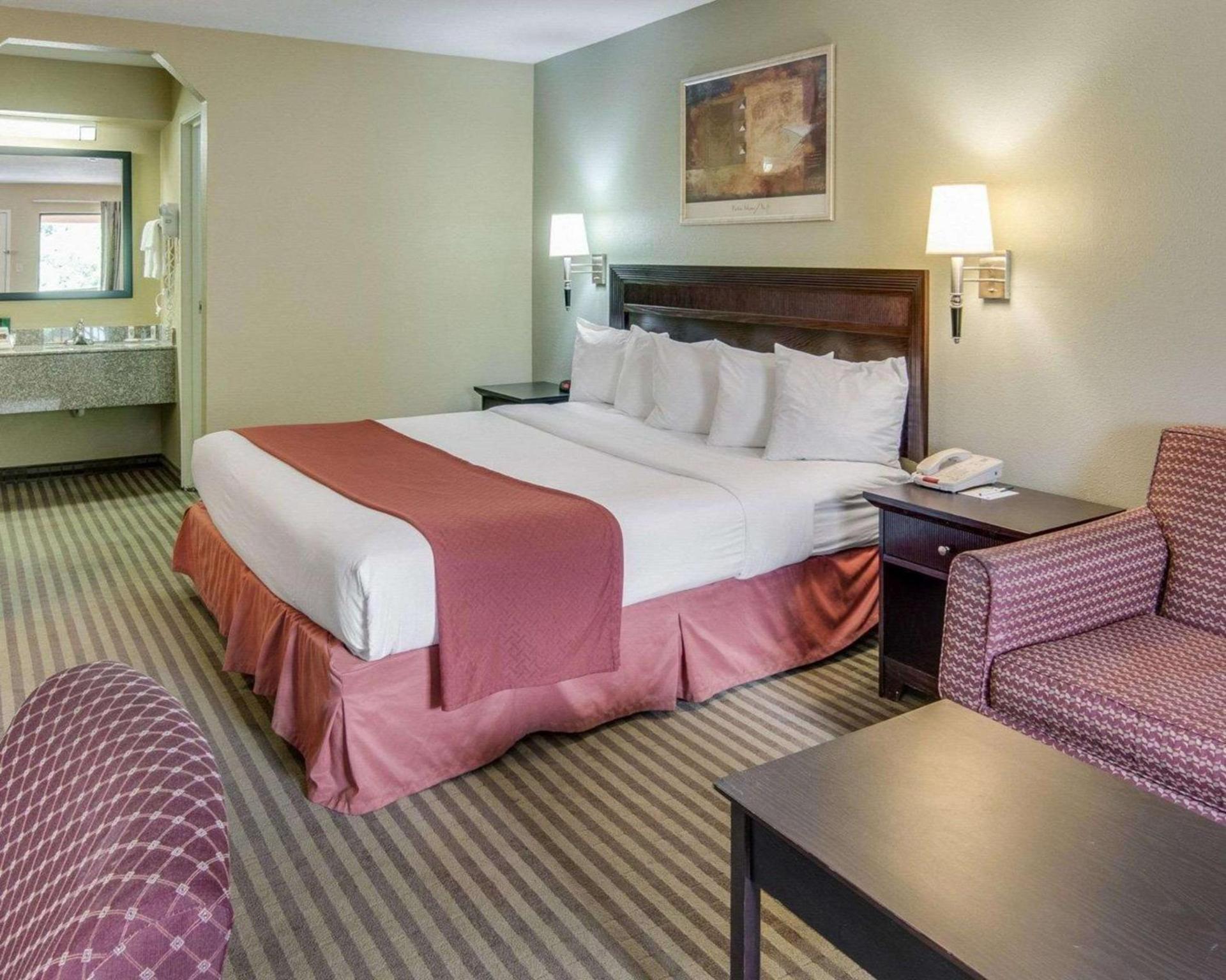 Quality Inn Mt Pleasant photo 17