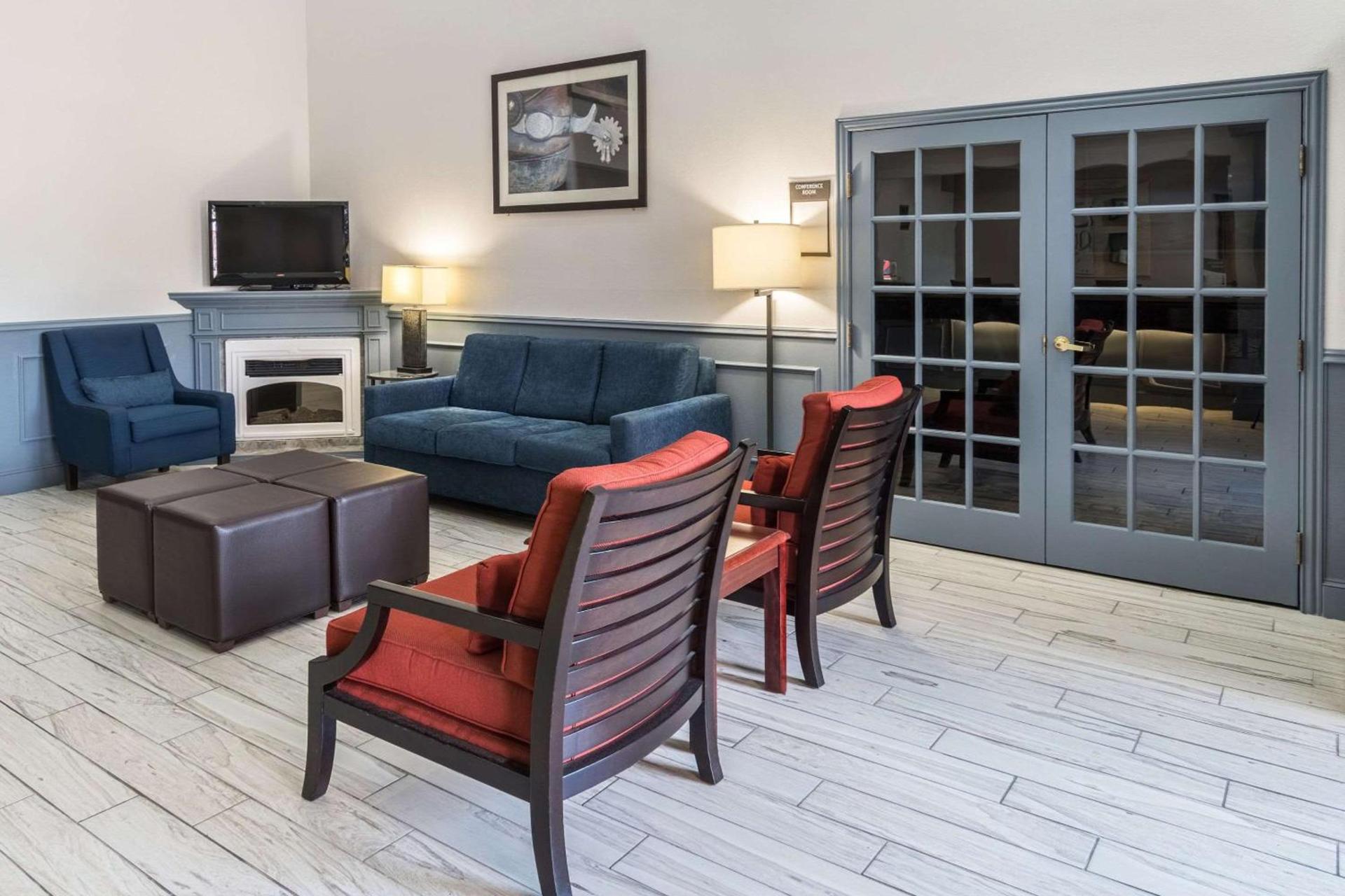 Quality Suites Burleson - Ft Worth photo 7