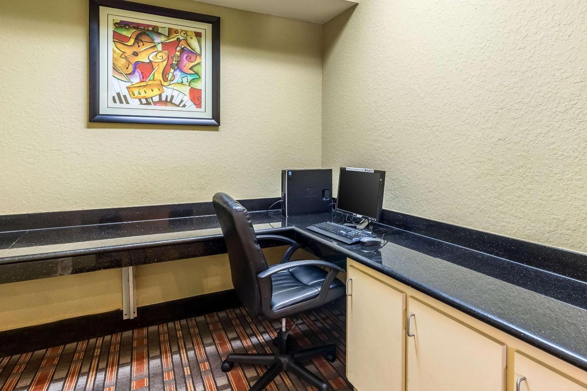Studio 6 Suites Houston, TX - Spring photo 24