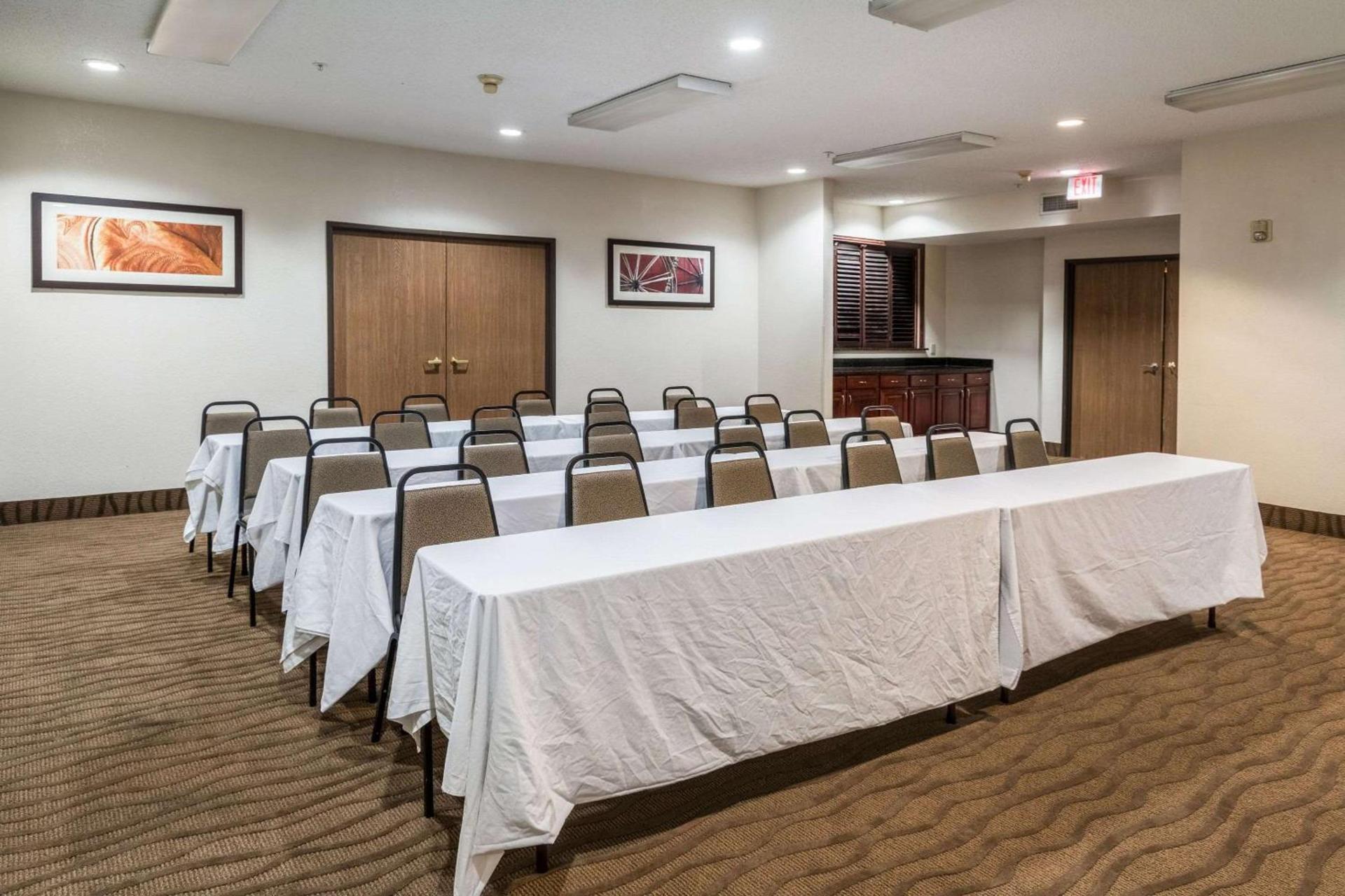 Quality Suites Burleson - Ft Worth photo 29