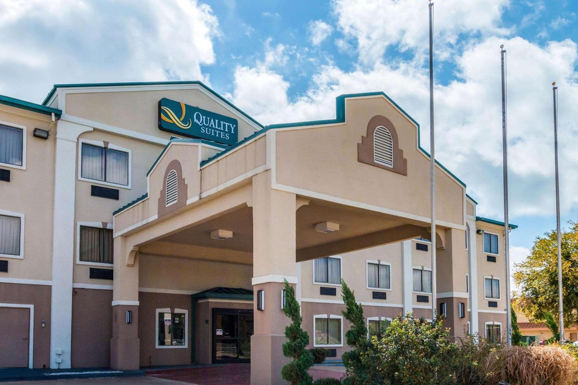 Quality Suites Burleson - Ft Worth — hotel in Burleson