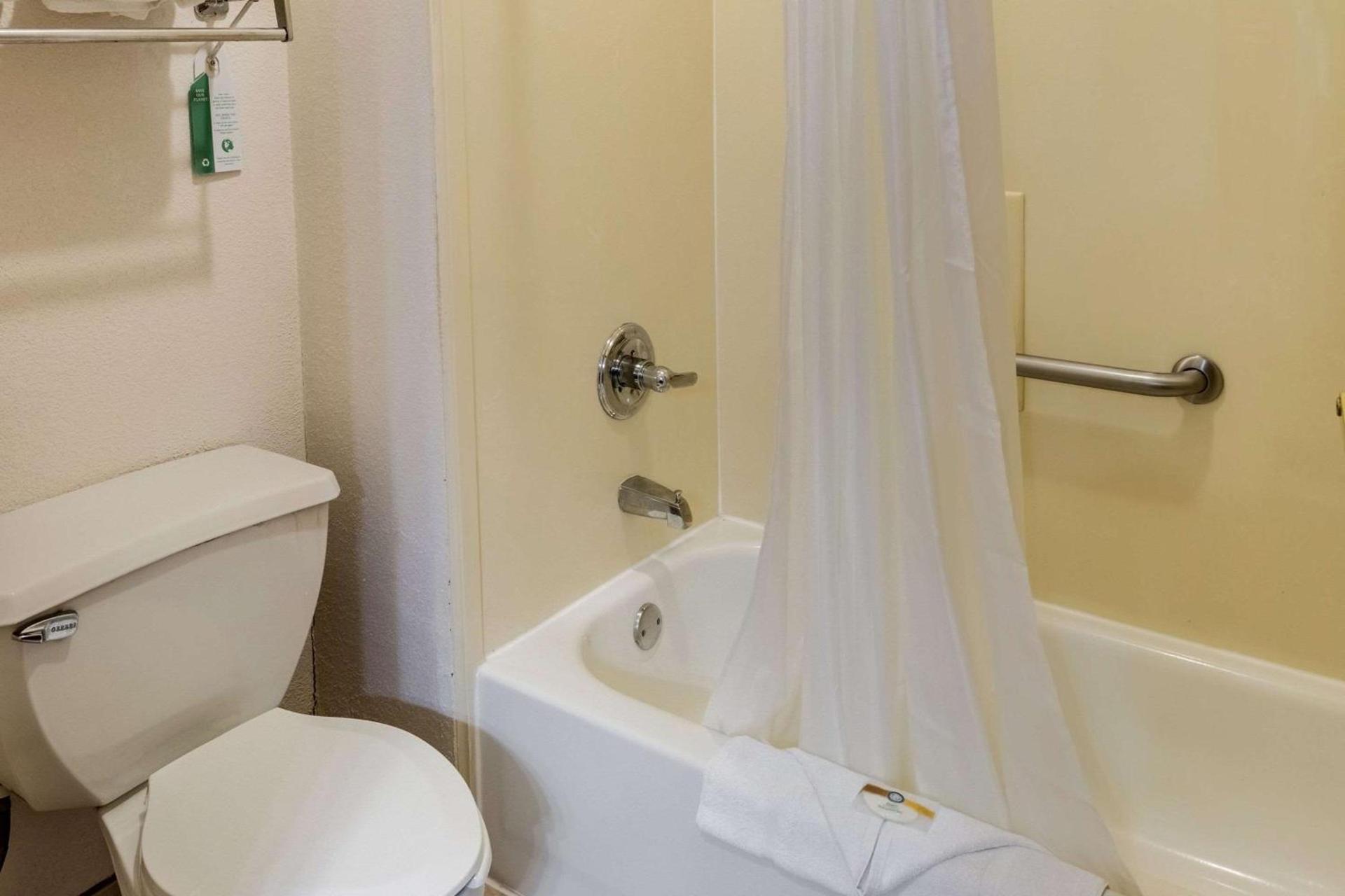 Quality Suites Burleson - Ft Worth photo 17