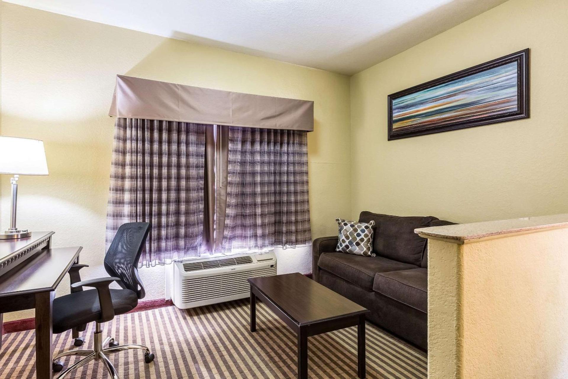 Studio 6 Suites Houston, TX - Spring photo 13