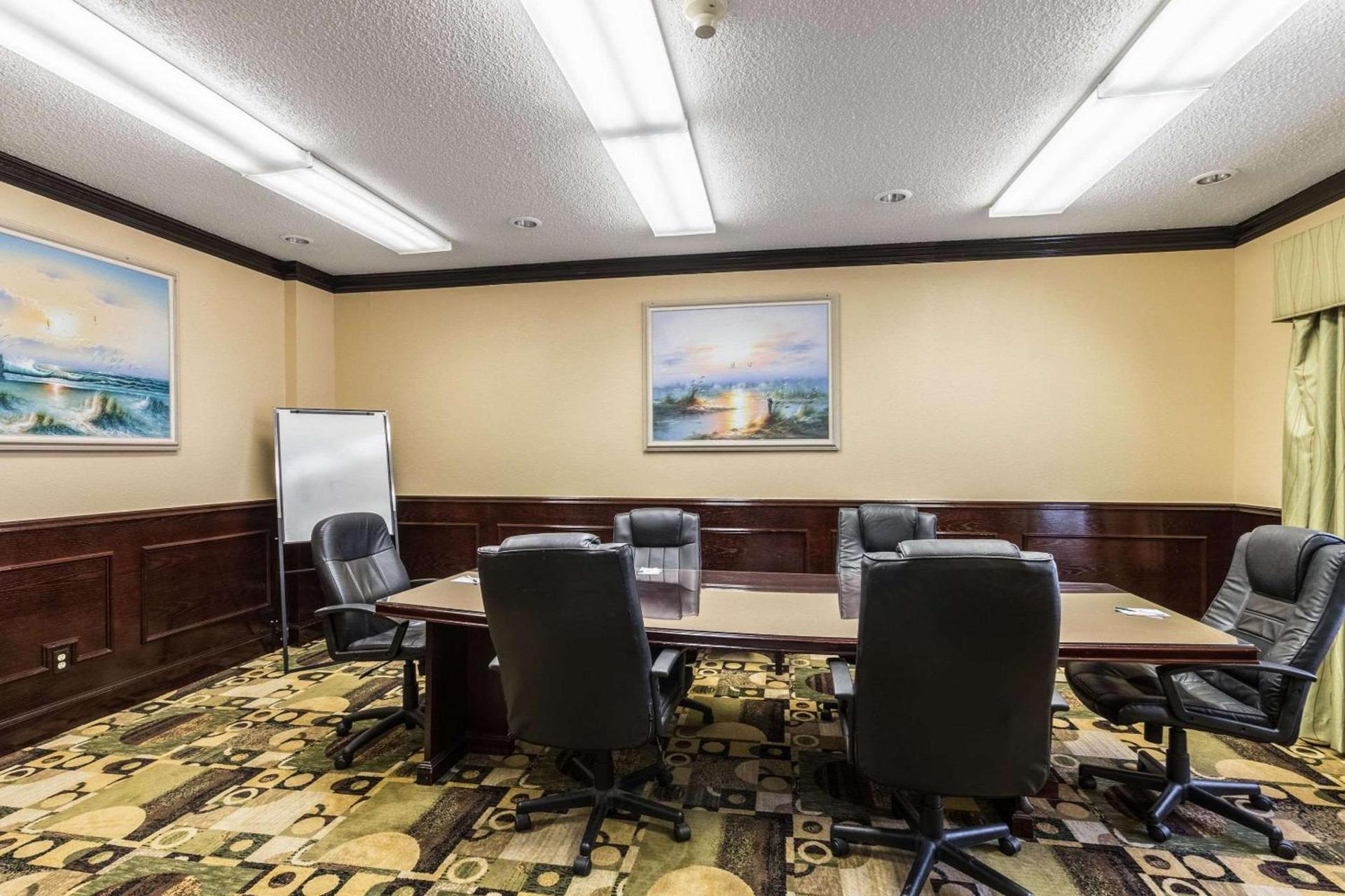 Quality Suites Burleson - Ft Worth photo 27
