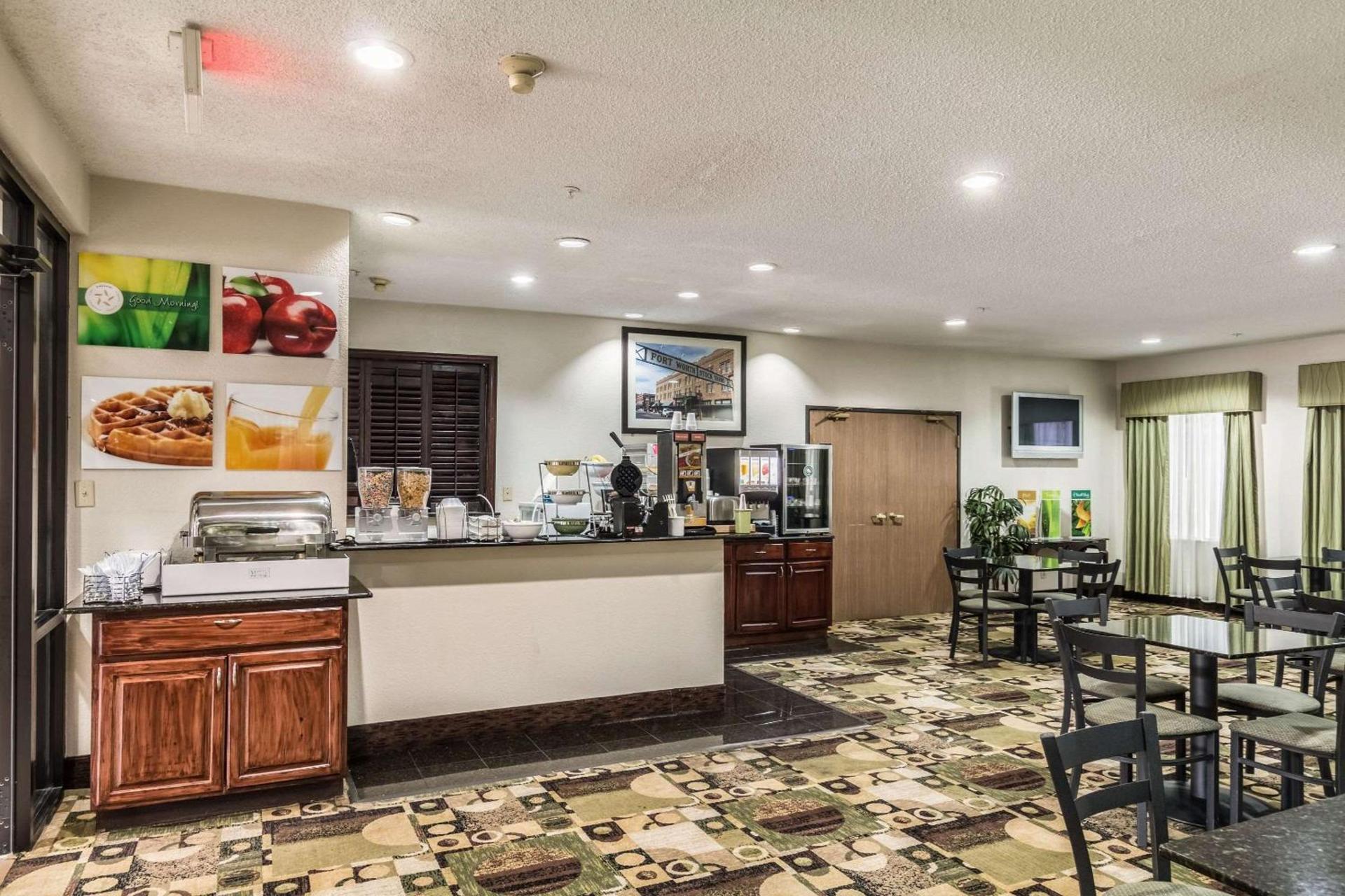 Quality Suites Burleson - Ft Worth photo 31
