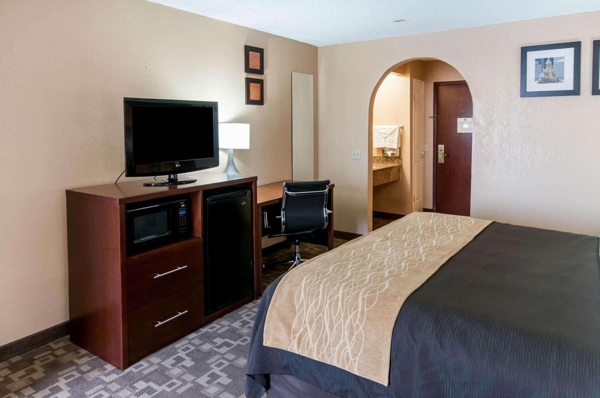 Comfort Inn North Conroe photo 22