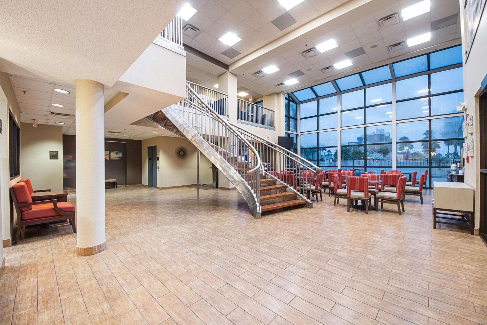 Comfort Suites Beachside photo 8