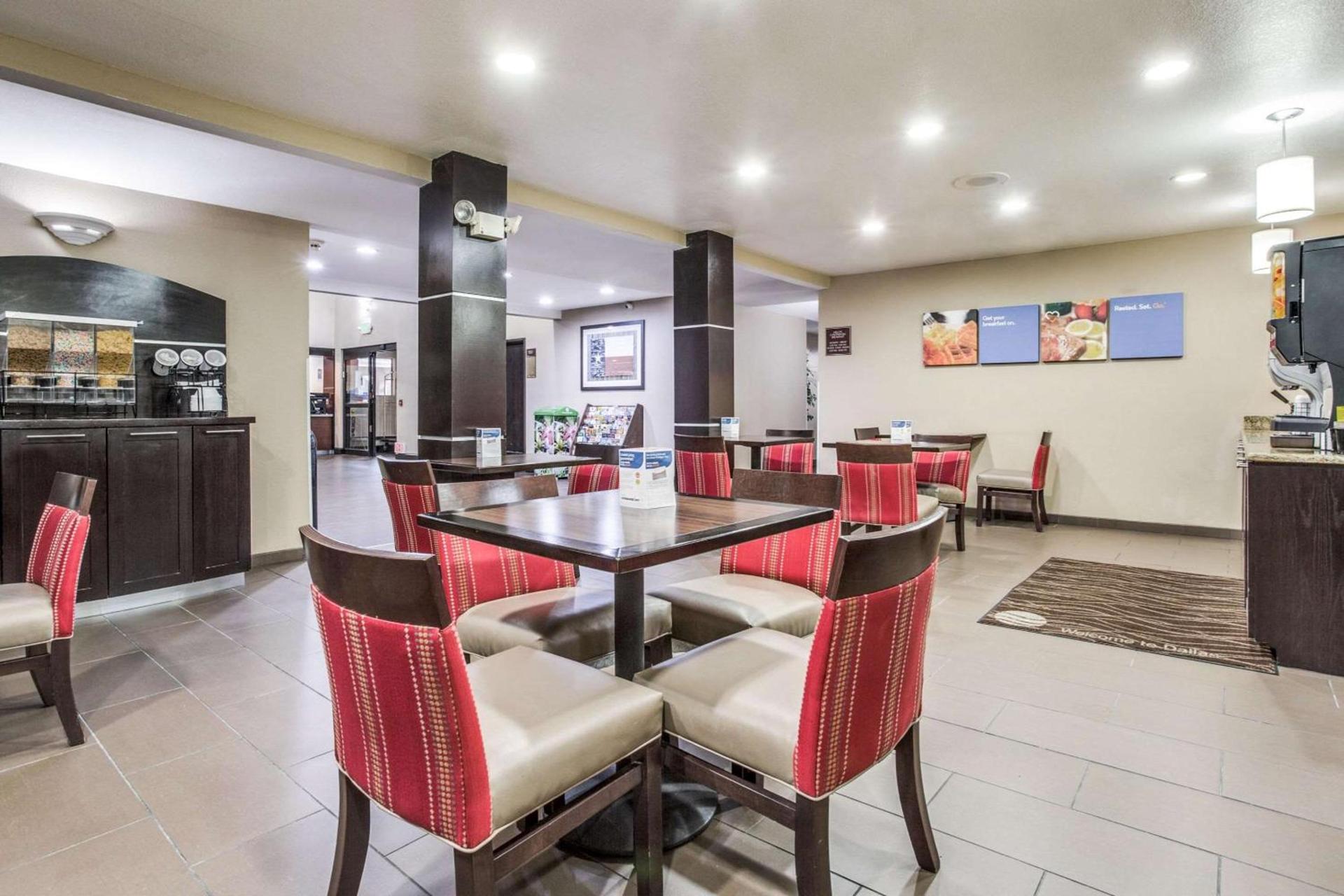 Comfort Inn & Suites Love Field-Dallas Market Center photo 23