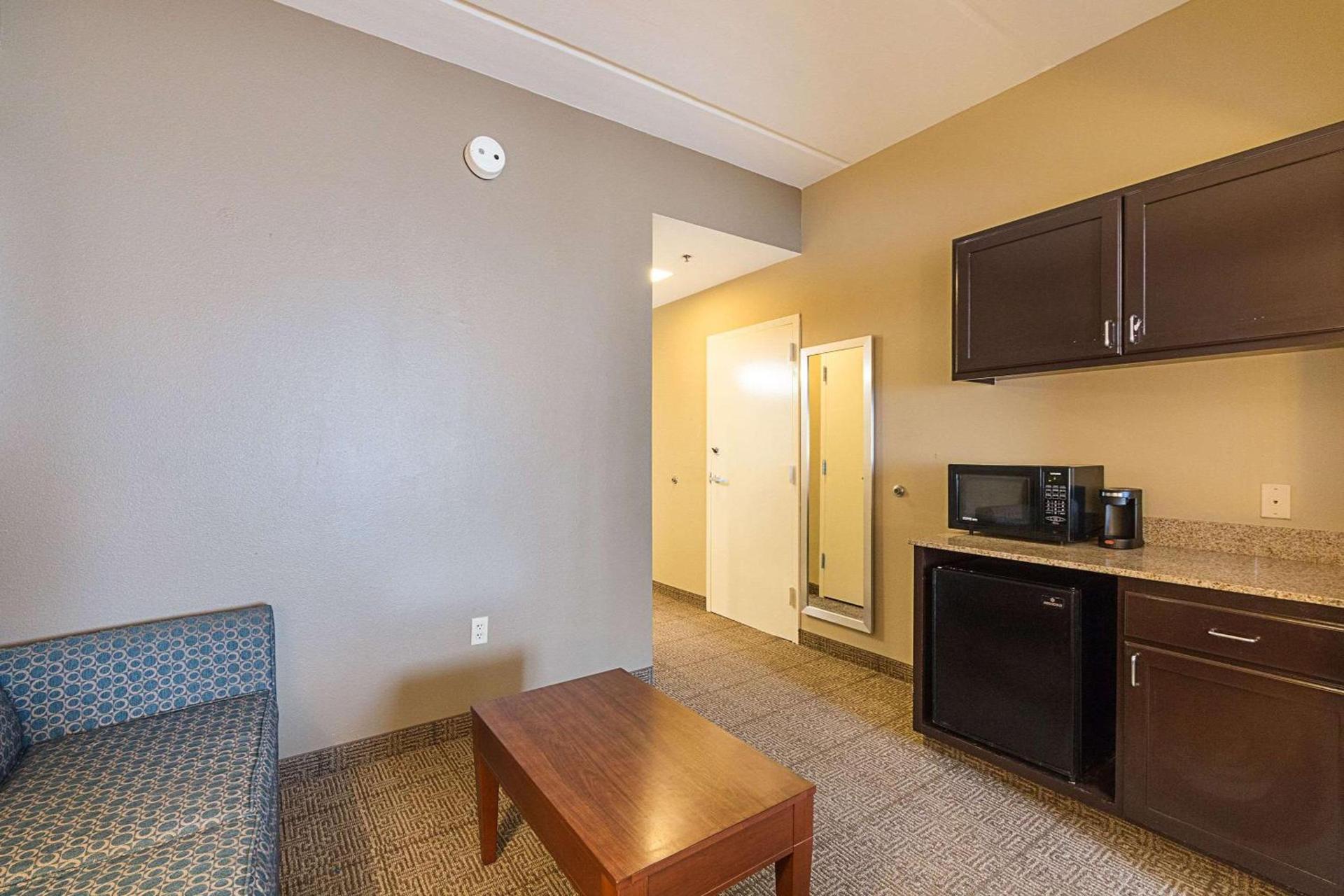 Comfort Suites Beachside photo 20