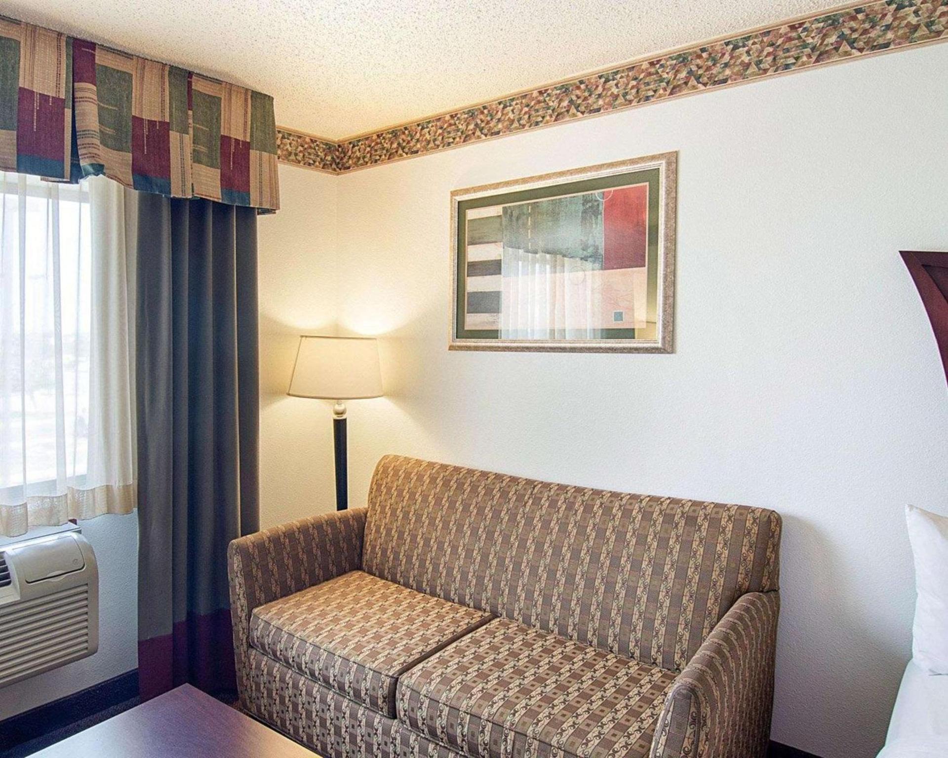 Quality Inn photo 9