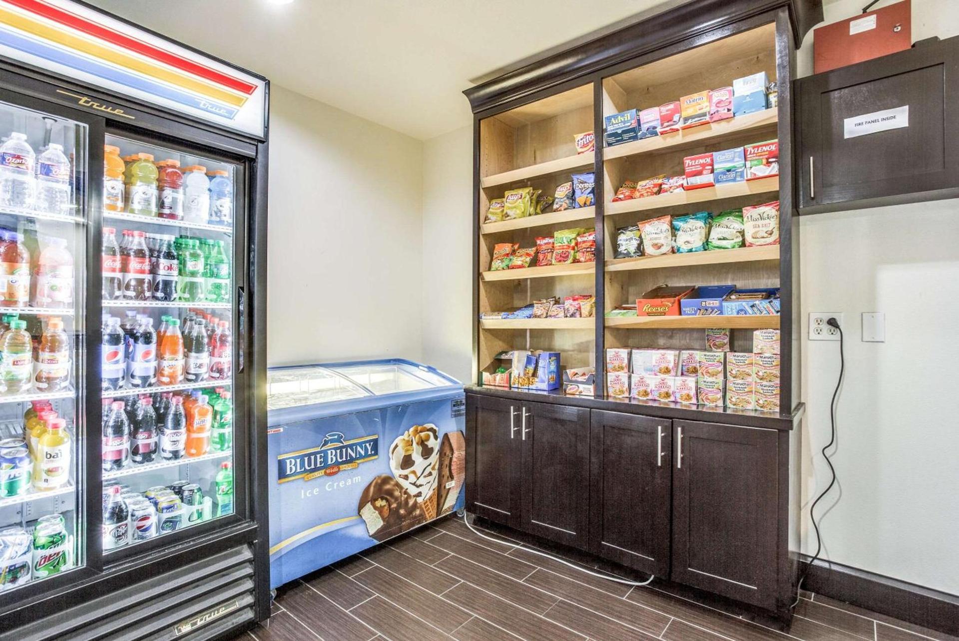 Comfort Inn & Suites Love Field-Dallas Market Center photo 24