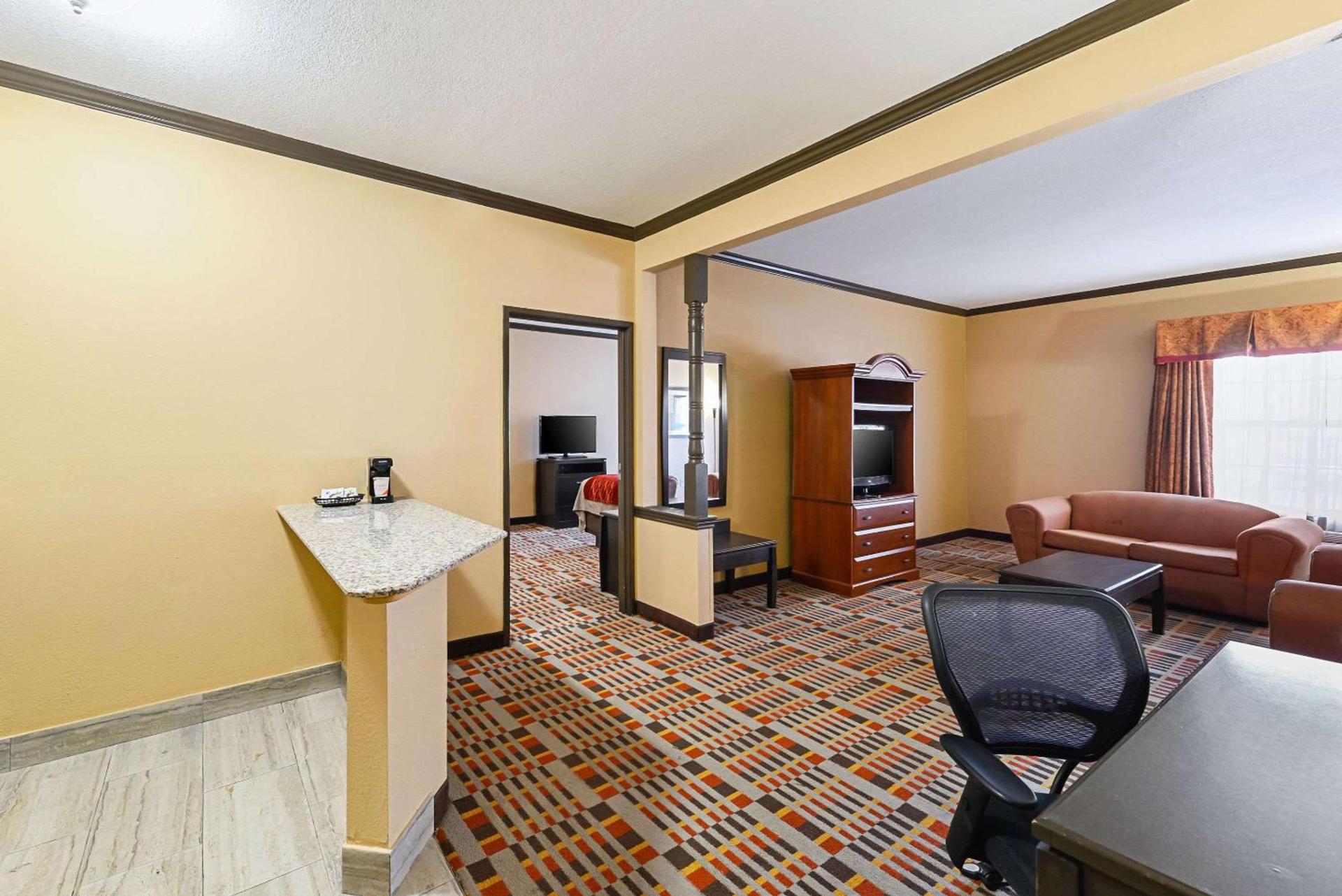 Quality Inn & Suites Lubbock South photo 27