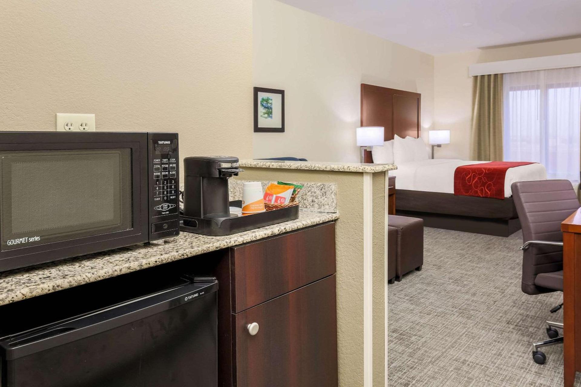 Comfort Suites DFW N-Grapevine photo 8