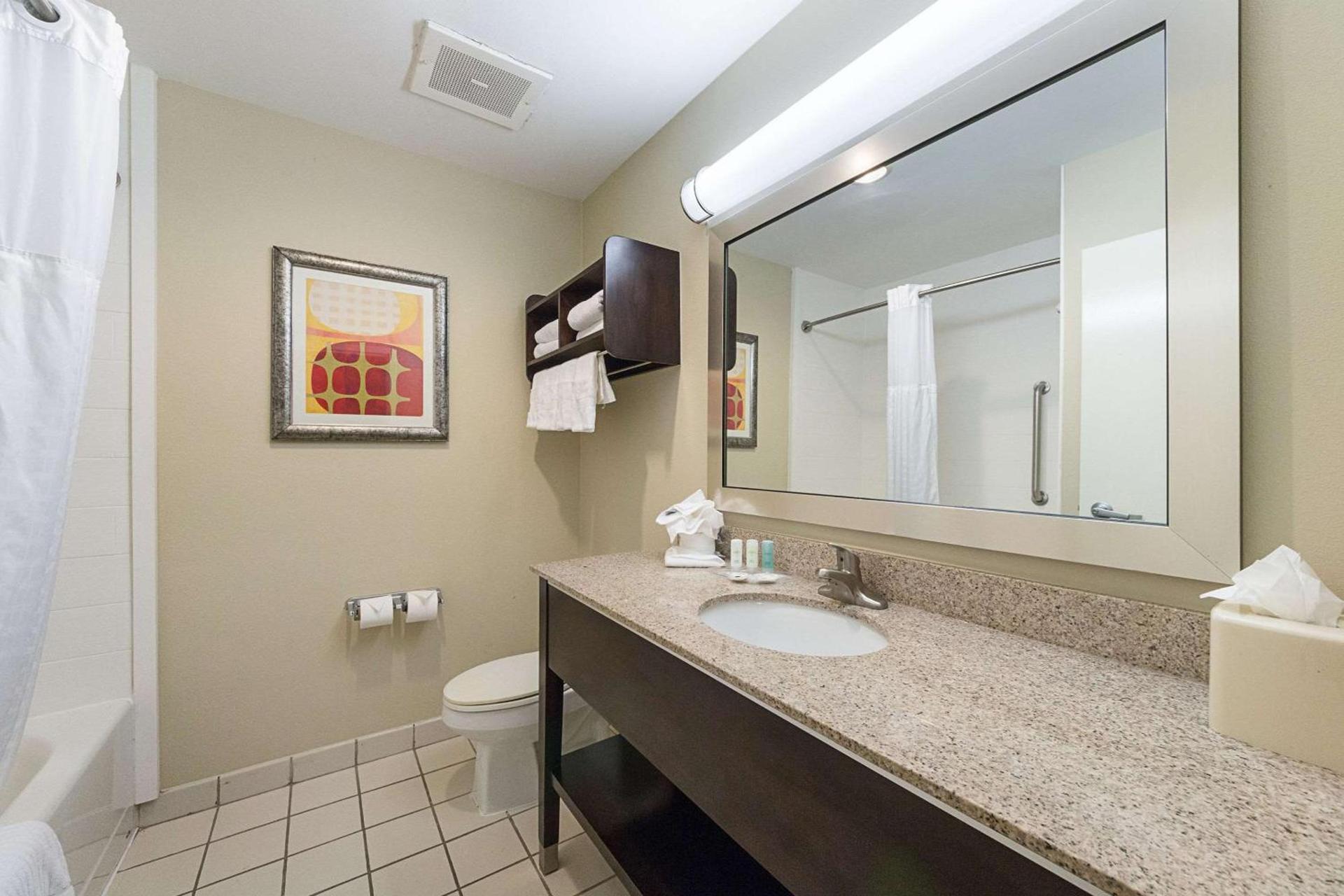 Comfort Suites Beachside photo 31