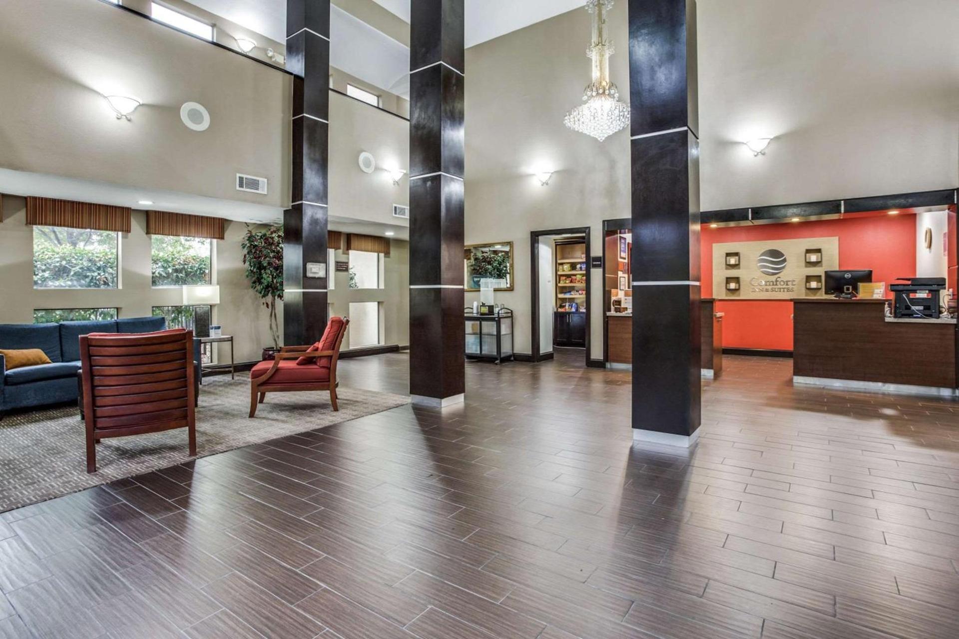 Comfort Inn & Suites Love Field-Dallas Market Center photo 4