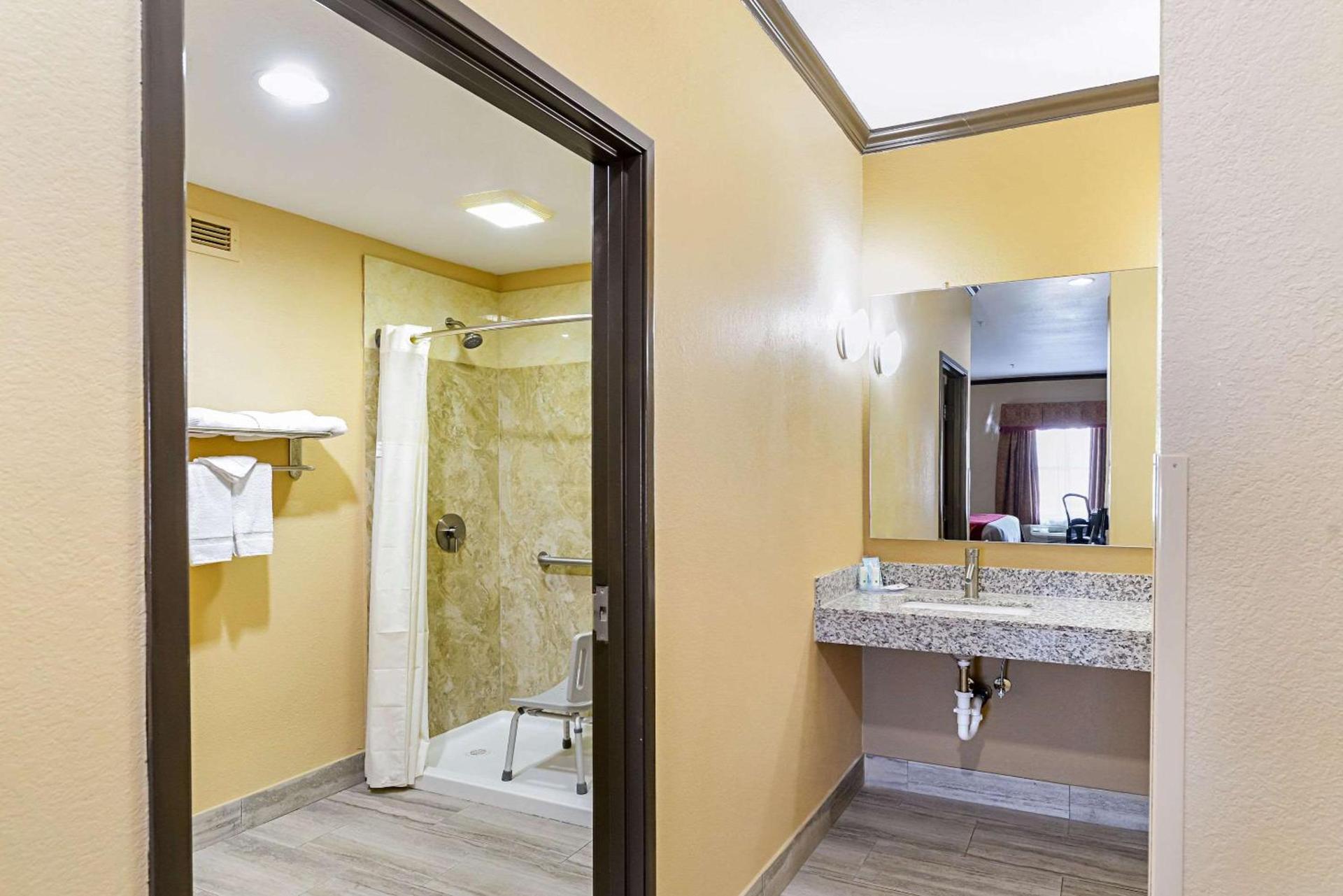 Quality Inn & Suites Lubbock South photo 21