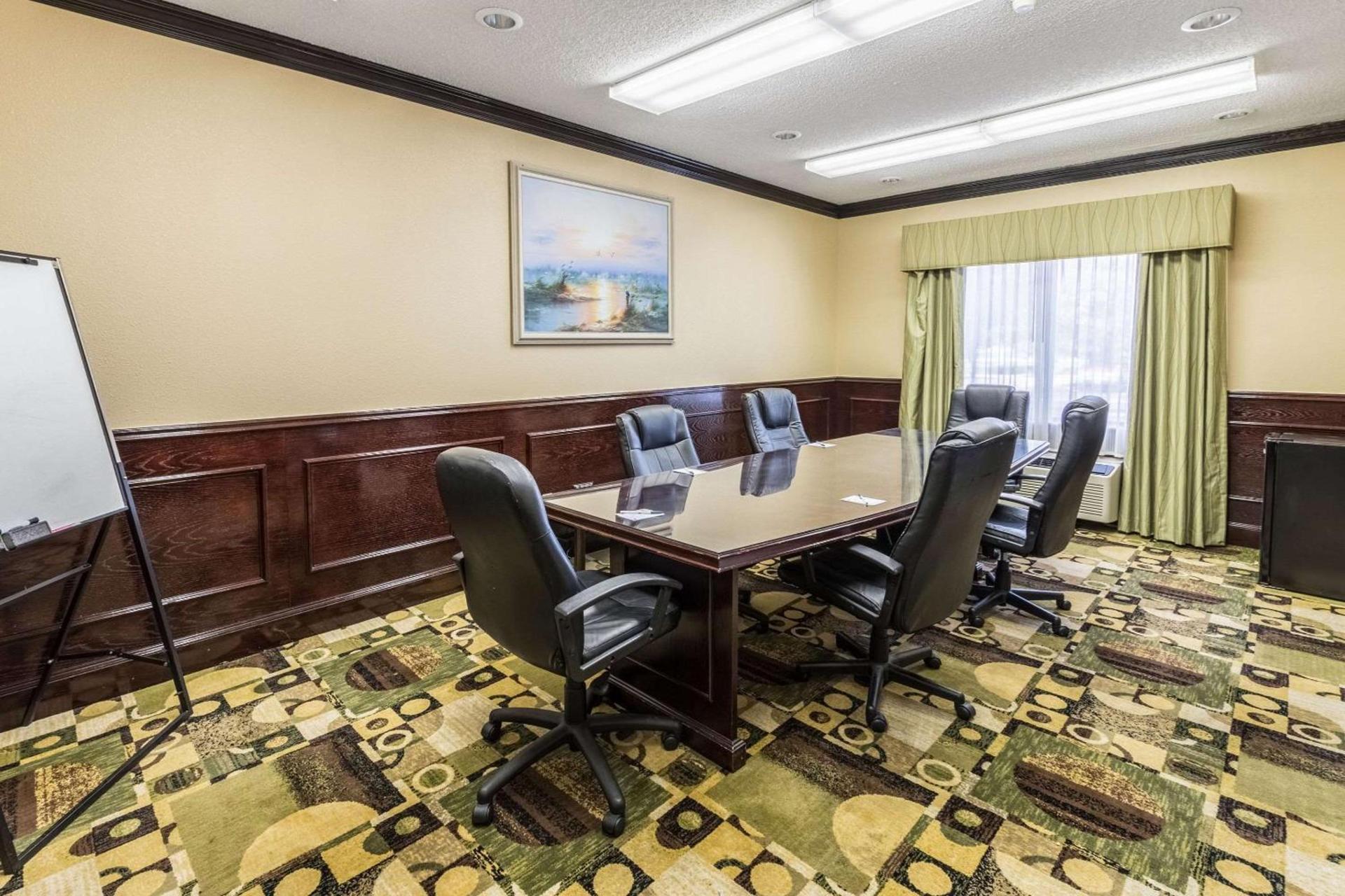 Quality Suites Burleson - Ft Worth photo 26