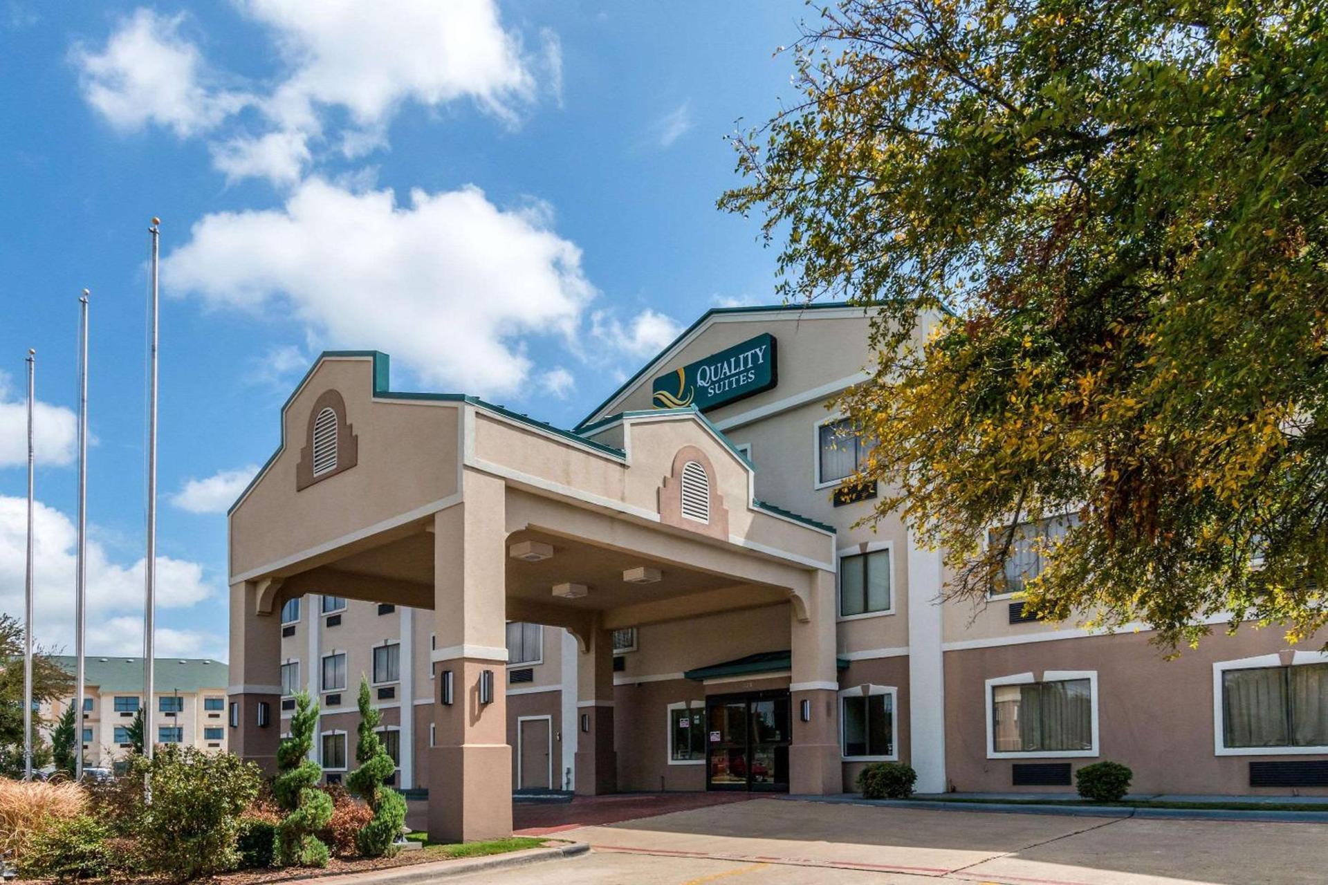 Quality Suites Burleson - Ft Worth photo 2